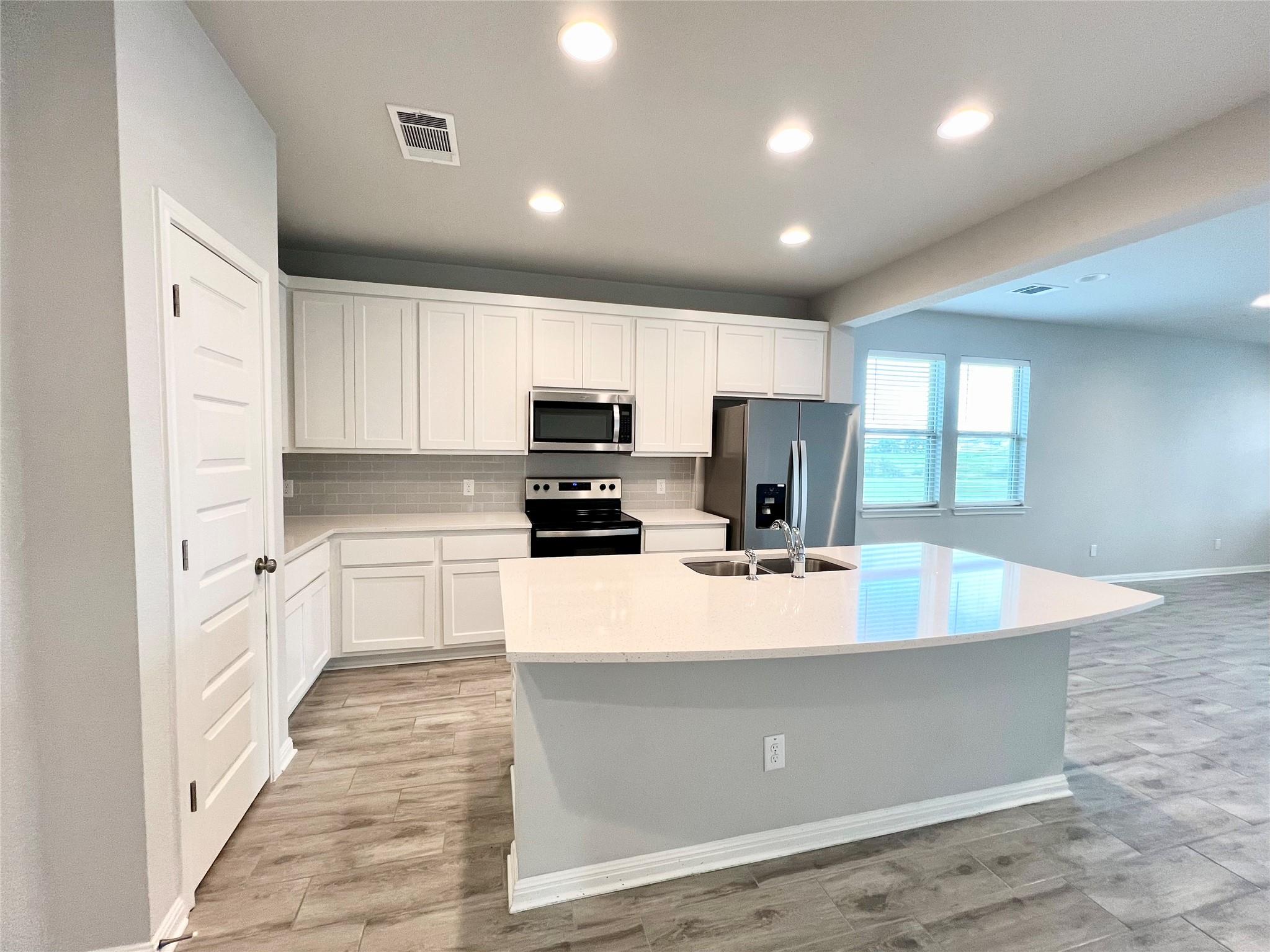 256 Wild Wind Trl, Jarrell, TX 76537