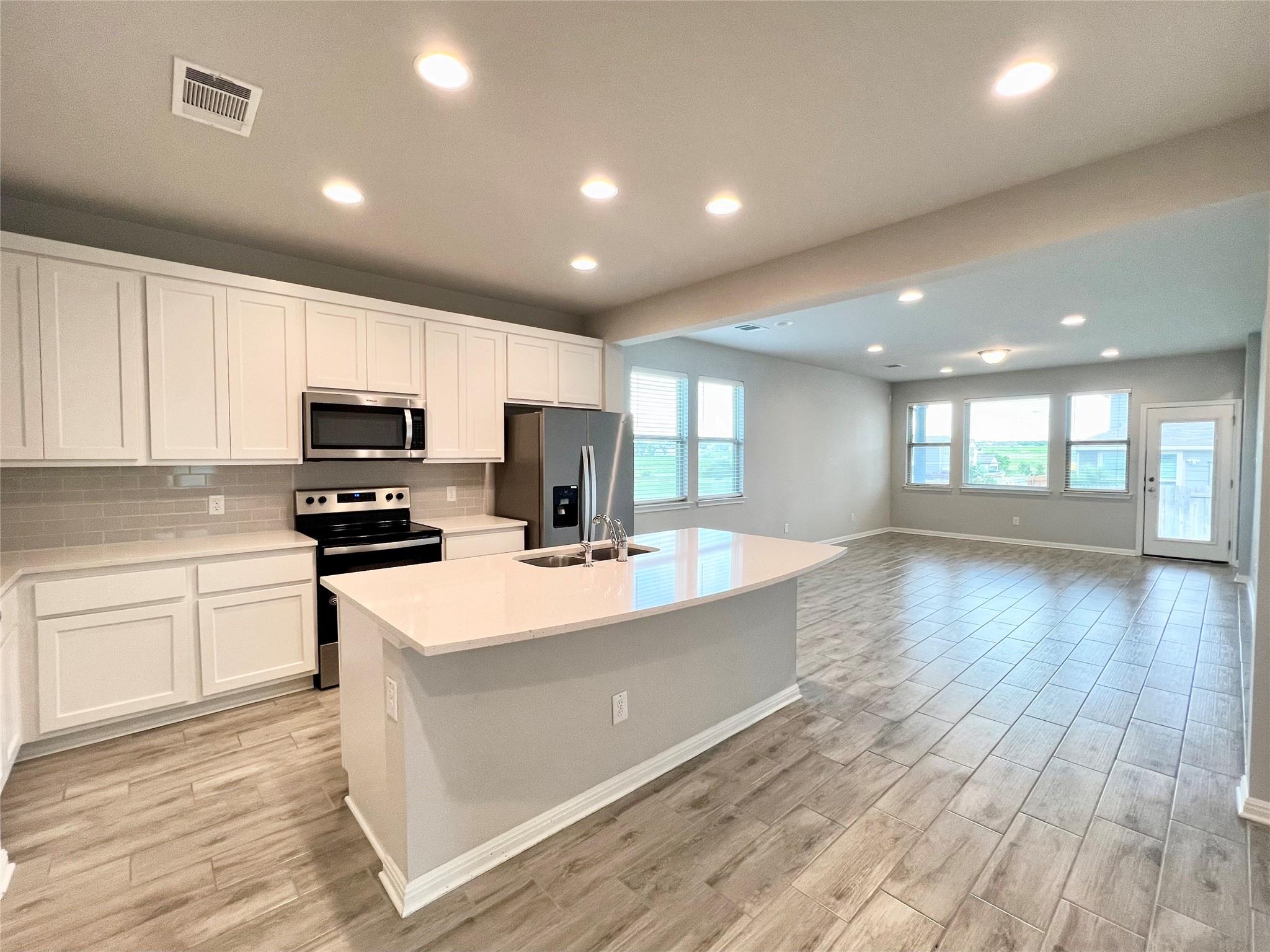 256 Wild Wind Trl, Jarrell, TX 76537