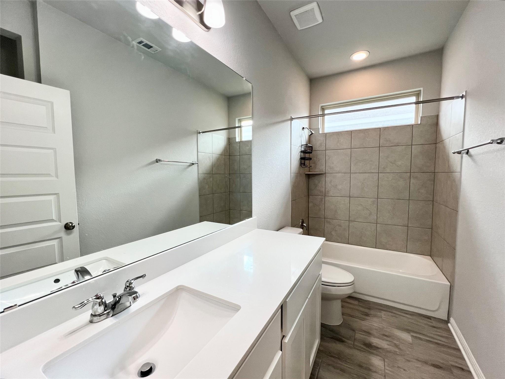 256 Wild Wind Trl, Jarrell, TX 76537