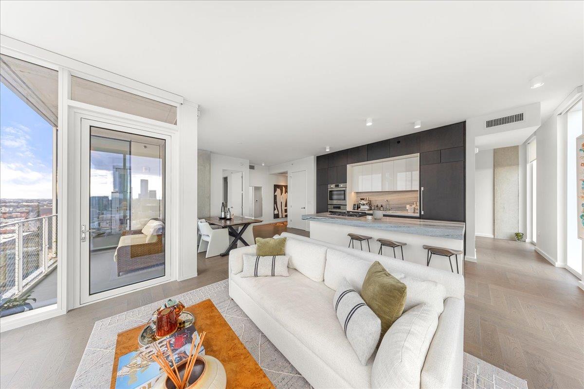 313 W 17th St # 2405, Austin, TX 78701