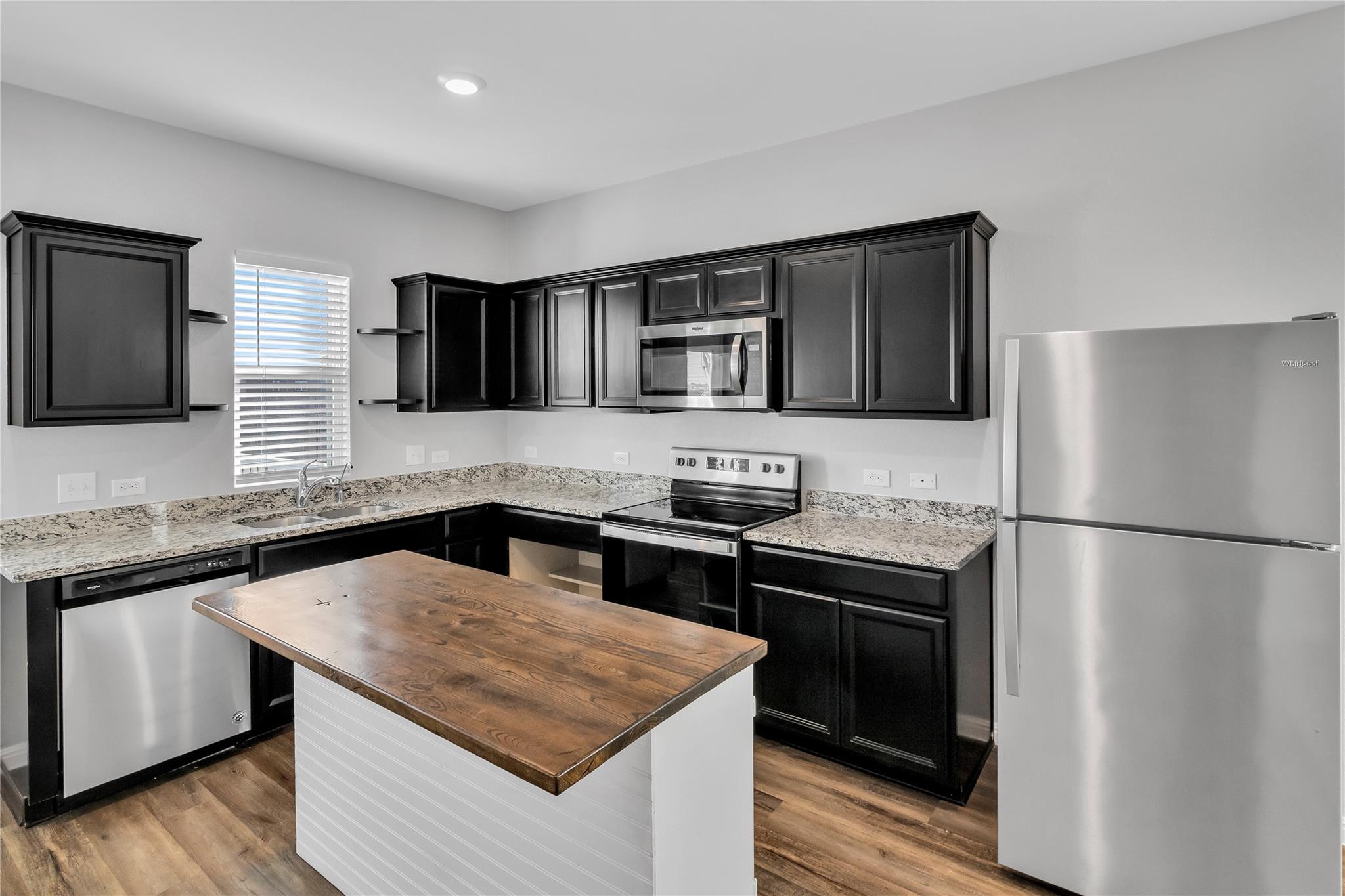 105 Bell Rings Dr, Jarrell, TX 76537