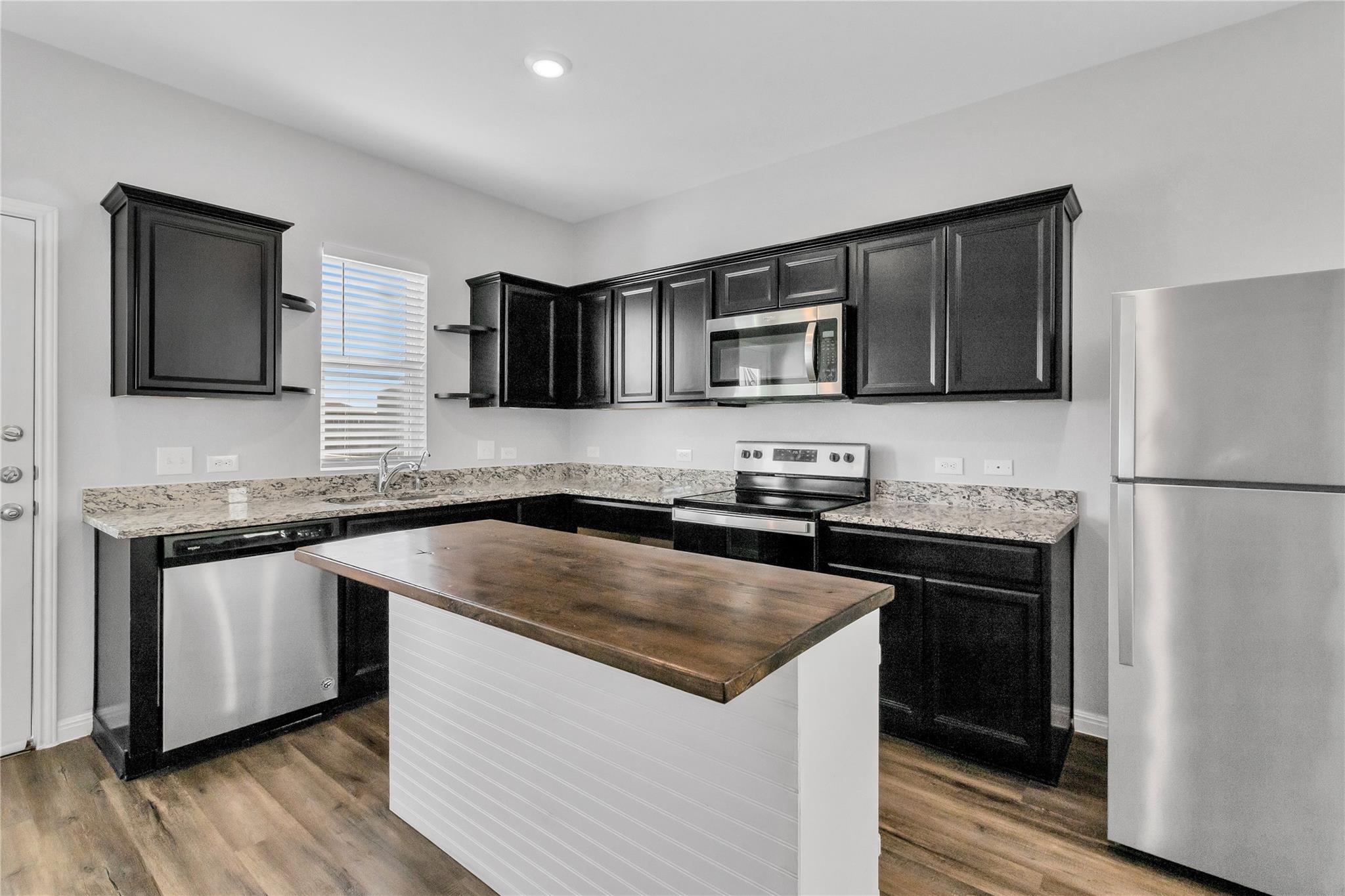 105 Bell Rings Dr, Jarrell, TX 76537