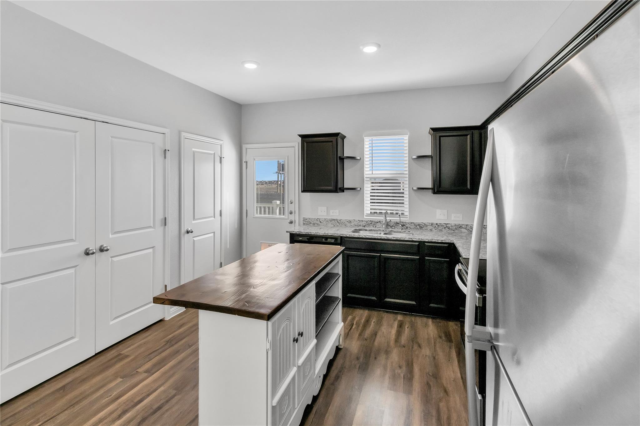 105 Bell Rings Dr, Jarrell, TX 76537