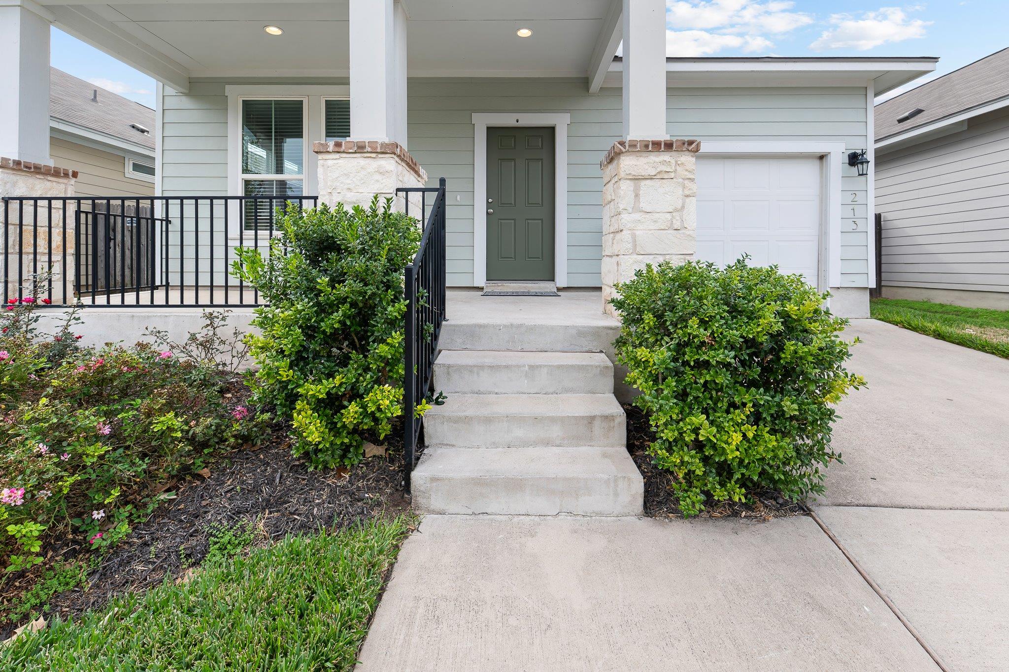 213 Michaelis Dr, Leander, TX 78641