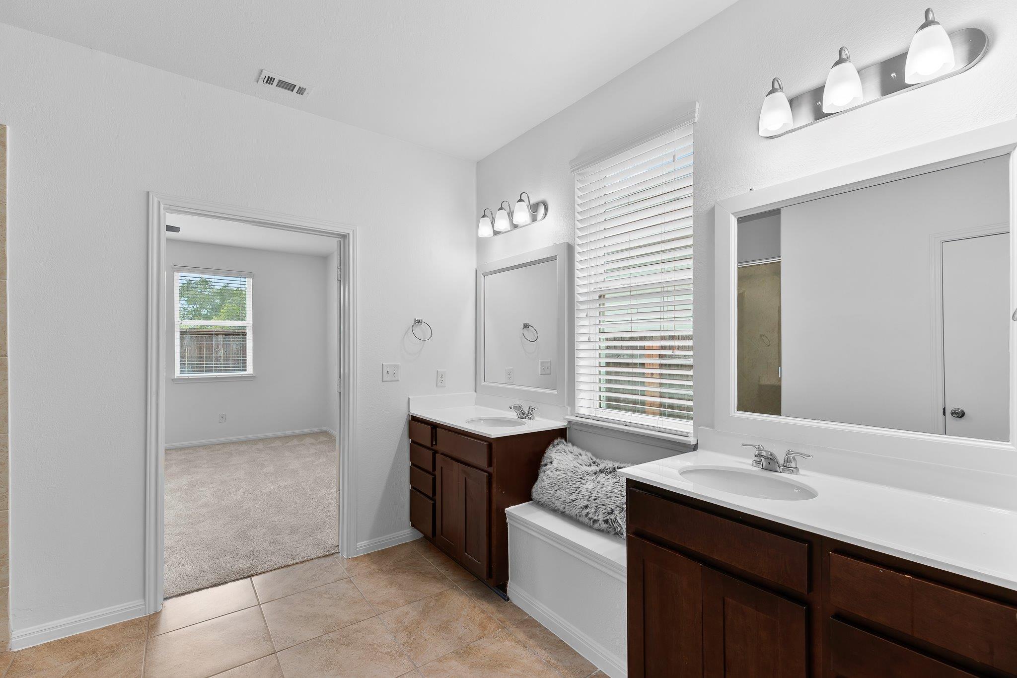 213 Michaelis Dr, Leander, TX 78641