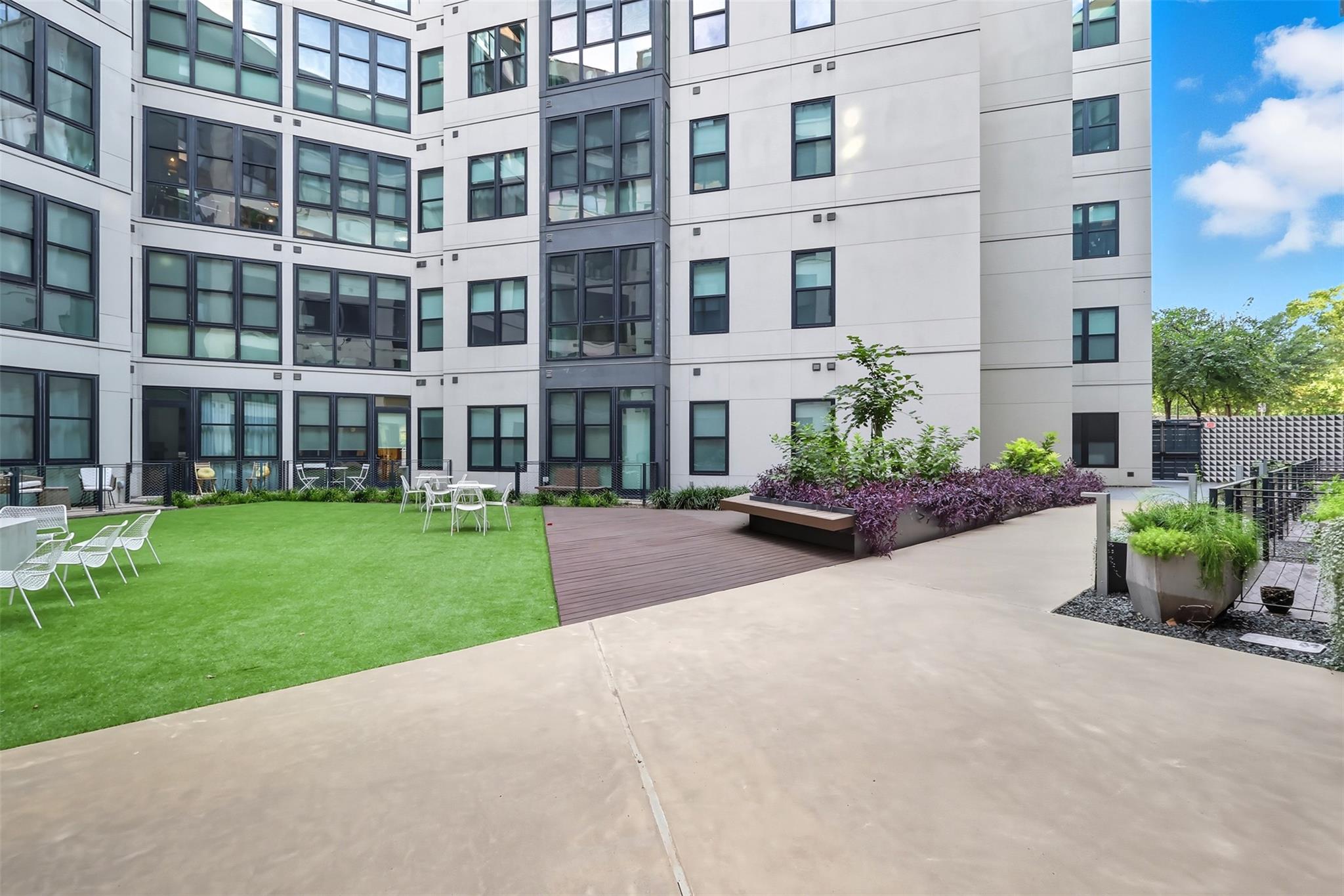 800 Embassy Dr # 320, Austin, TX 78702