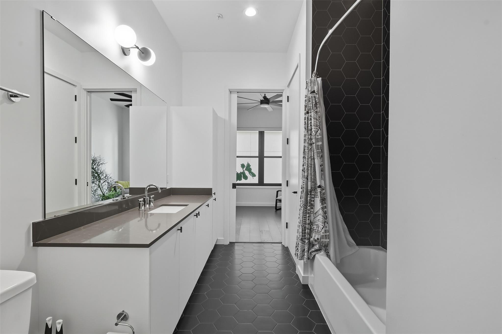 800 Embassy Dr # 320, Austin, TX 78702