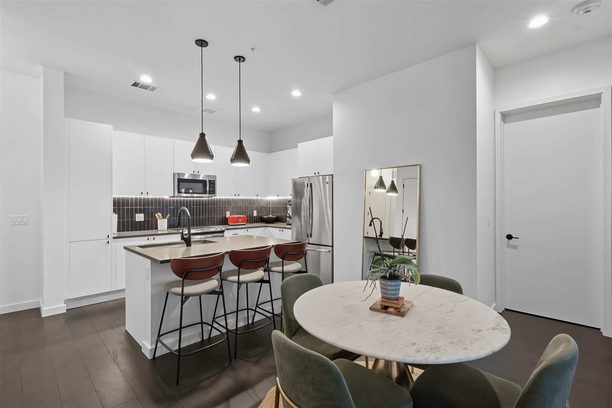 800 Embassy Dr # 320, Austin, TX 78702