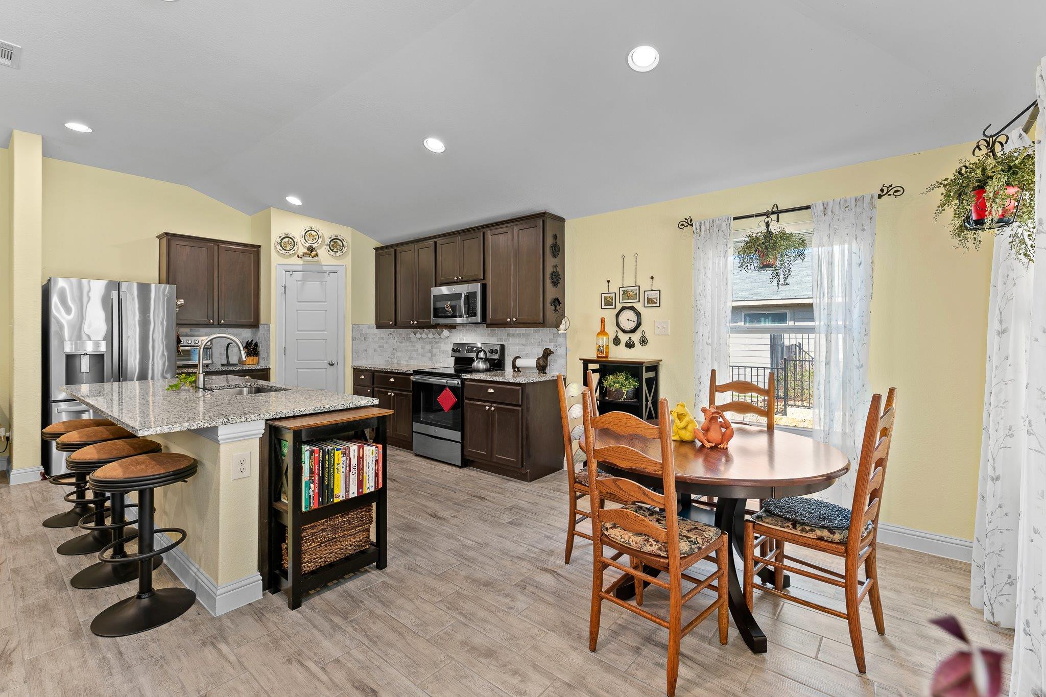 2009 Omaha Dr, Lago Vista, TX 78645