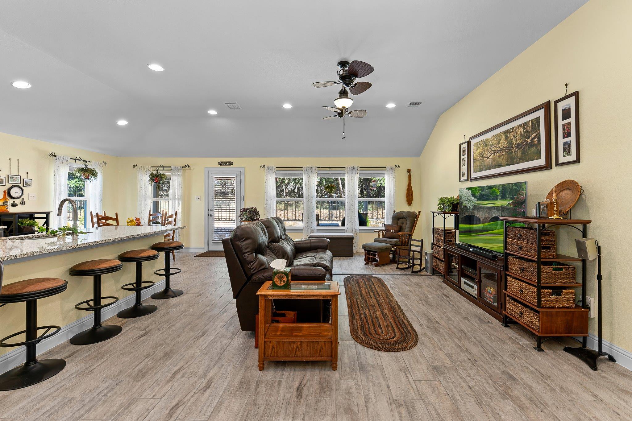 2009 Omaha Dr, Lago Vista, TX 78645