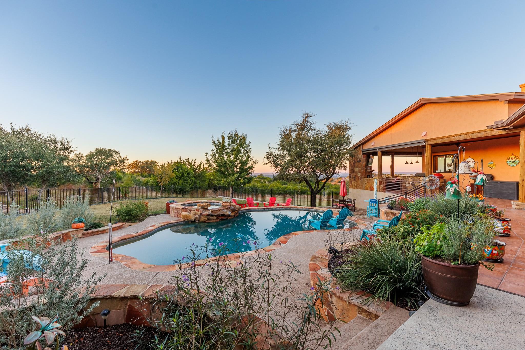 281 Cedar Mountain Dr, Marble Falls, TX 78654