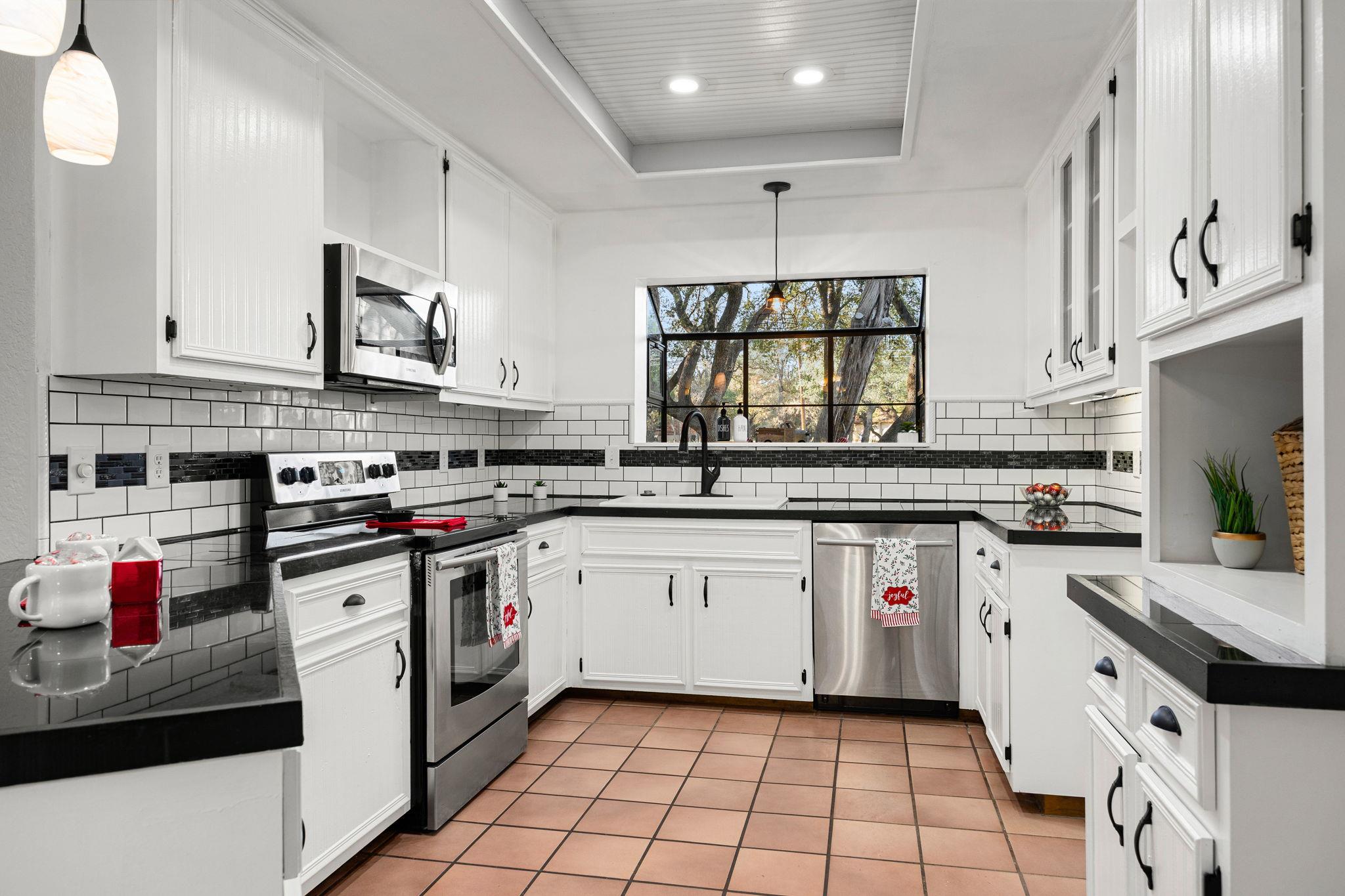 2621 Oak Haven Dr, San Marcos, TX 78666