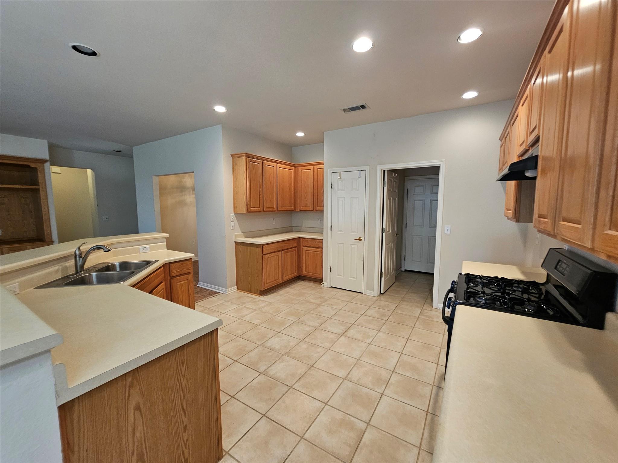 211 Red Poppy Trl, Georgetown, TX 78633