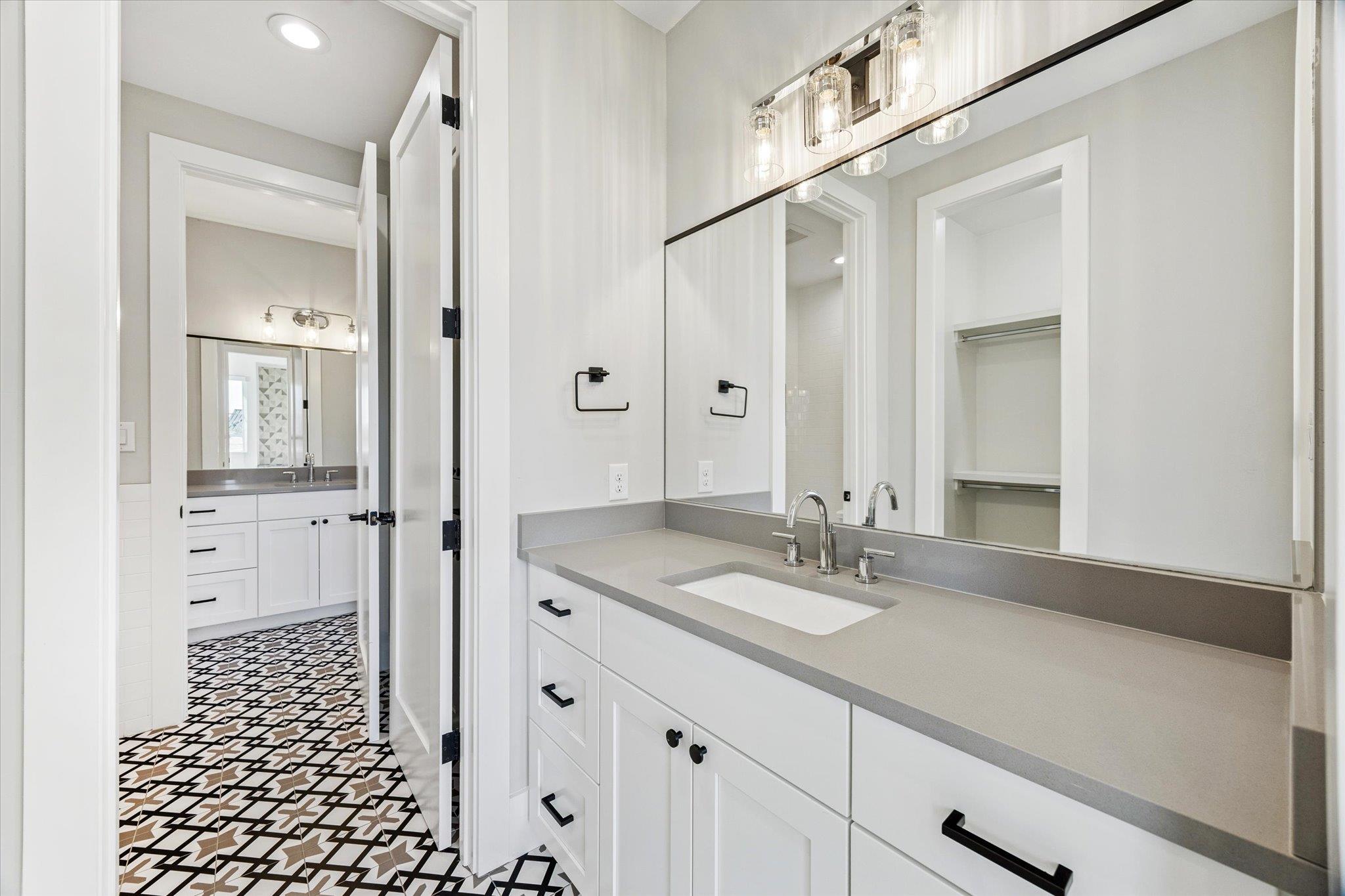 5000 Creek Meadow Cv, Spicewood, TX 78669