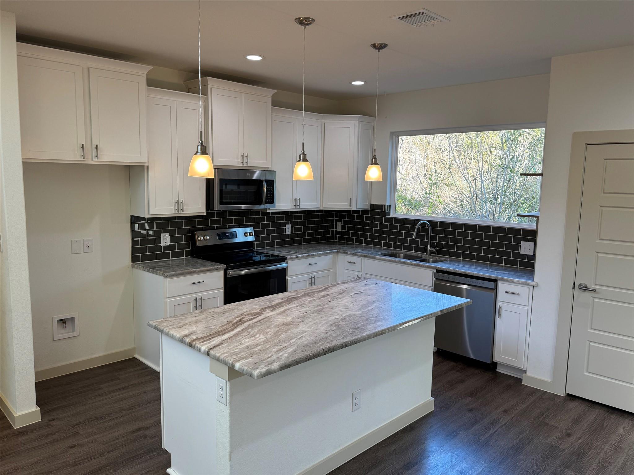 116 Kohala Ln, Bastrop, TX 78602