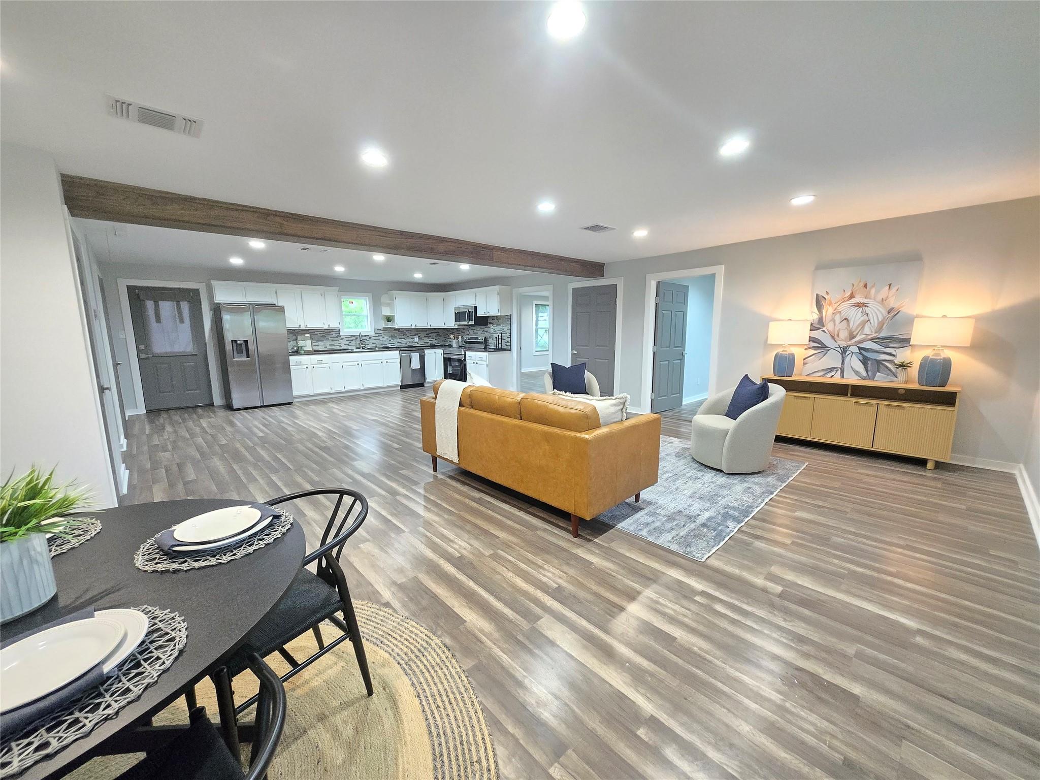 507 W 1st St, Flatonia, TX 78941