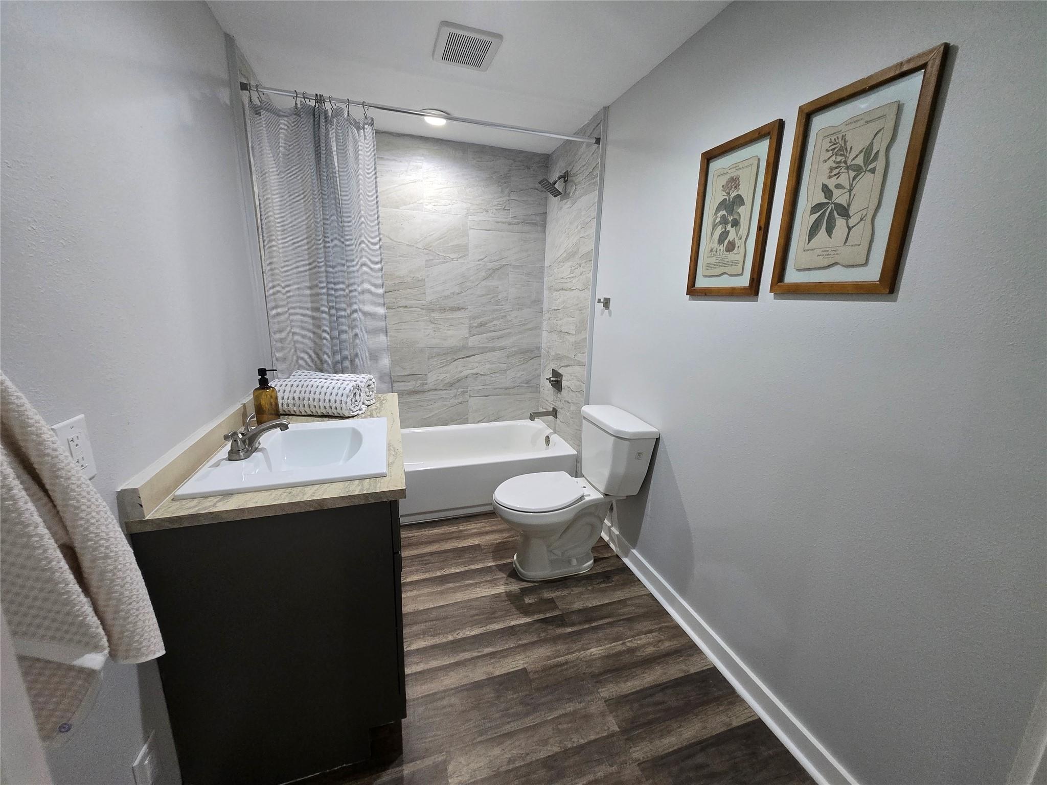 507 W 1st St, Flatonia, TX 78941