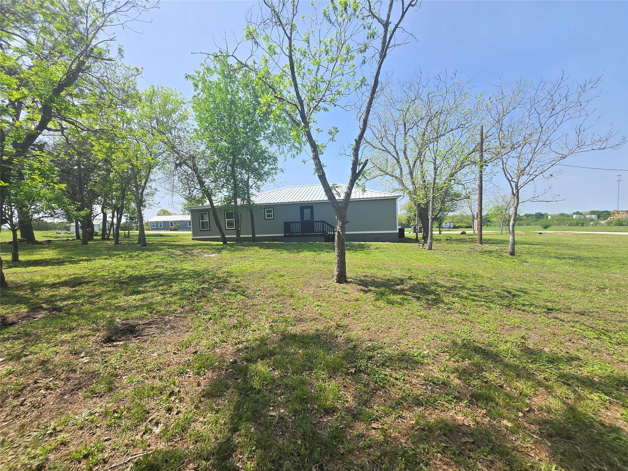 507 W 1st St, Flatonia, TX 78941