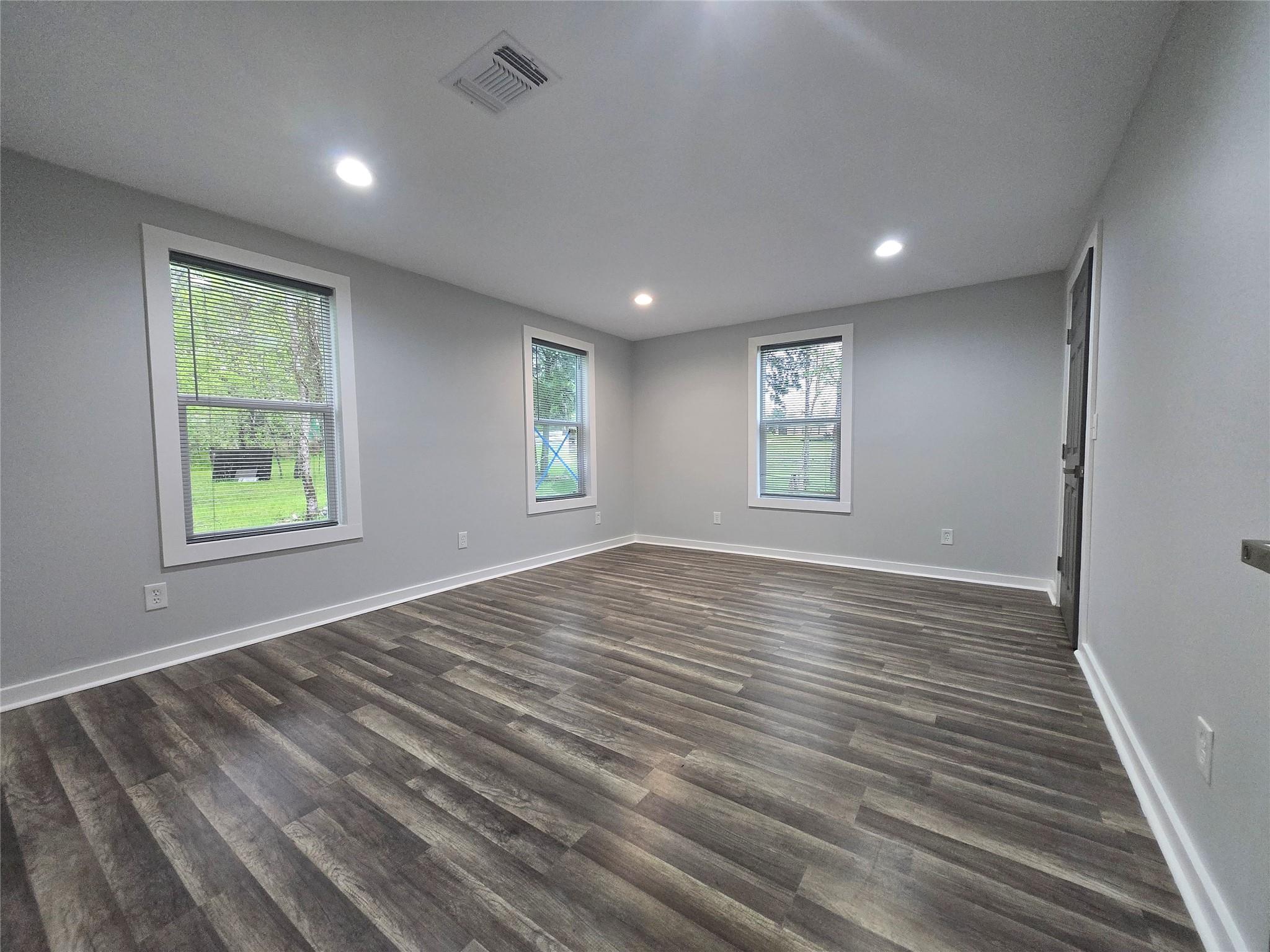 507 W 1st St, Flatonia, TX 78941