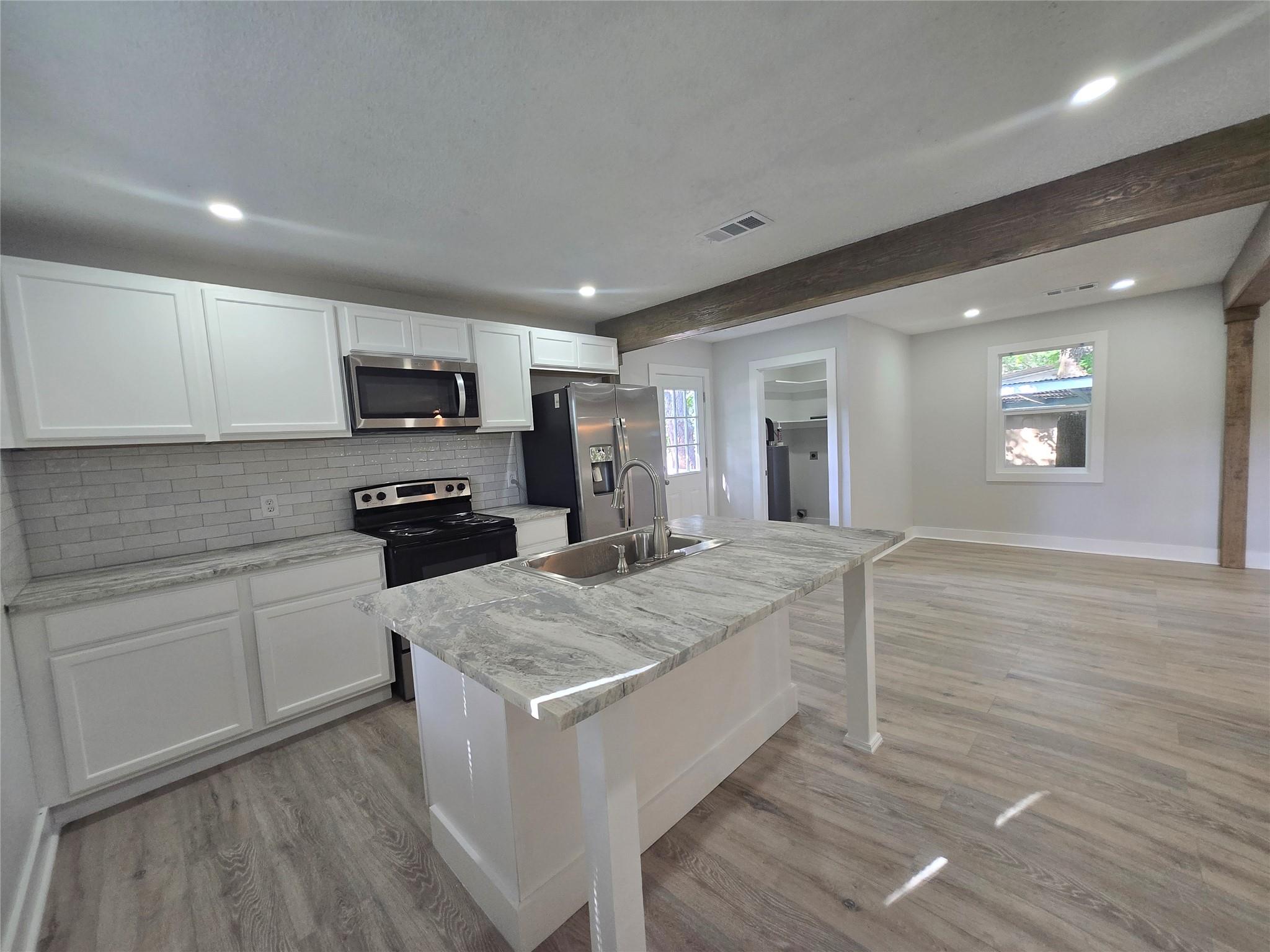 802 Front St, Columbus, TX 78943