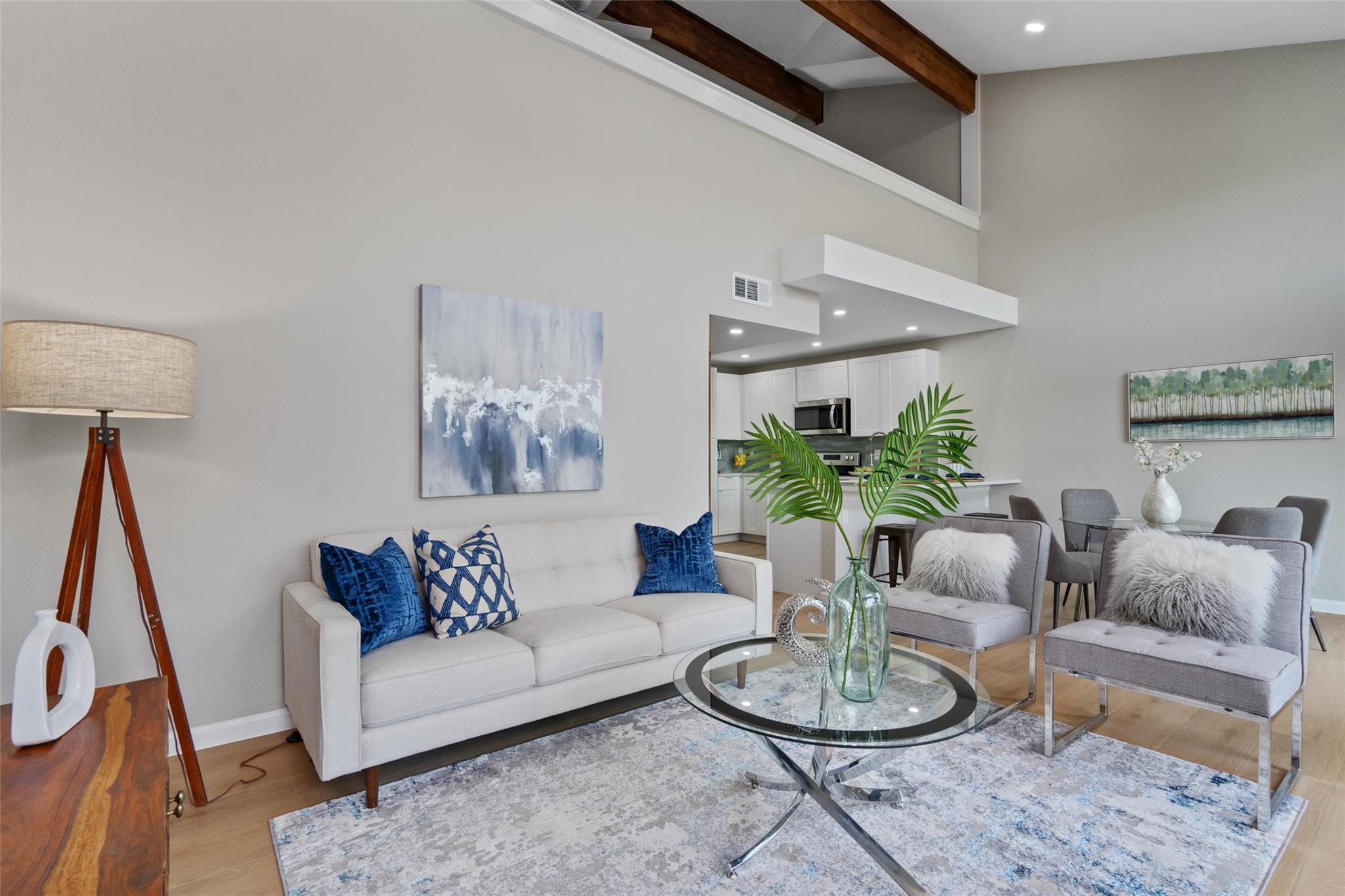 103 Comanche Pt, Point Venture, TX 78645