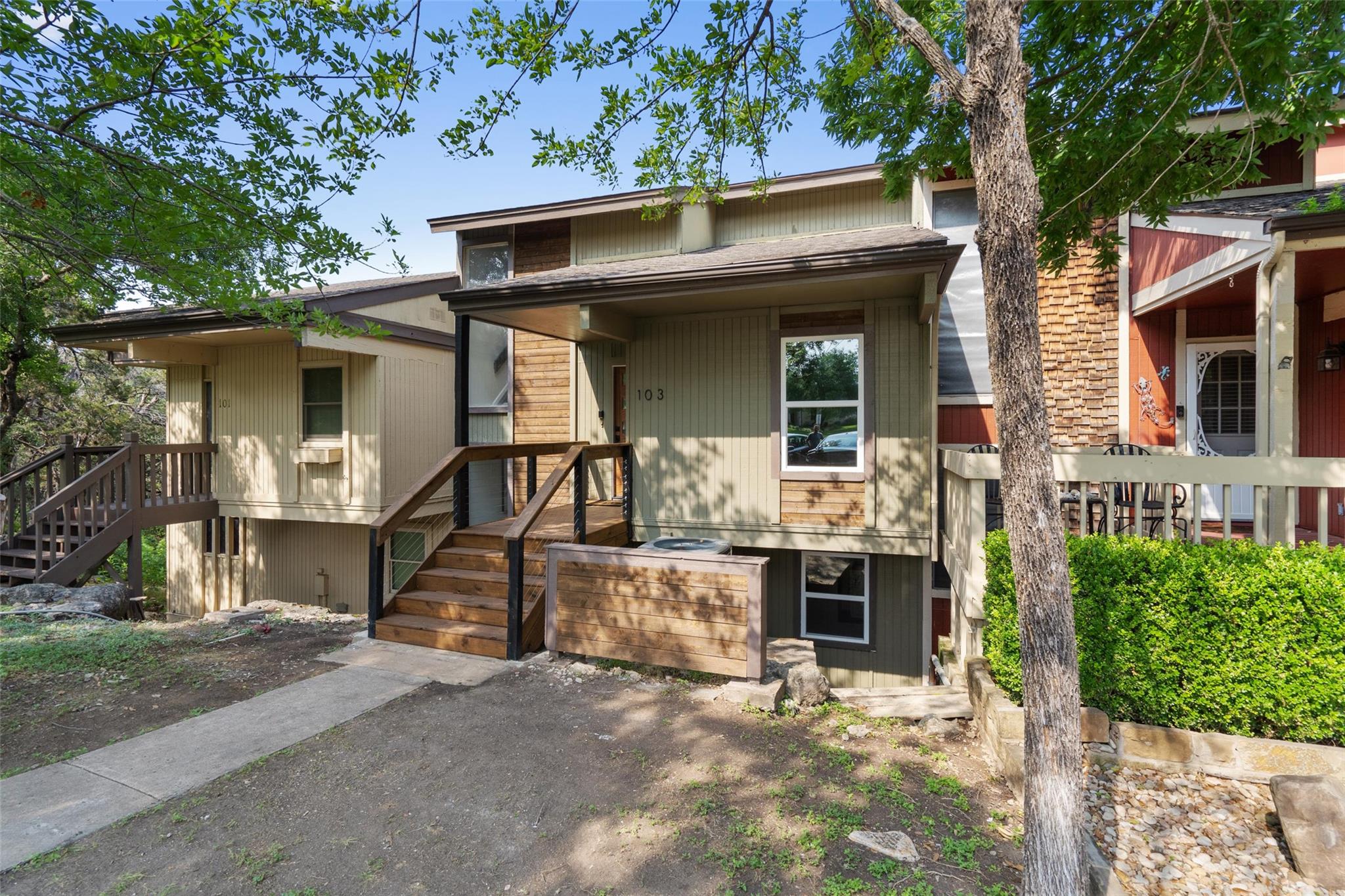 103 Comanche Pt, Point Venture, TX 78645