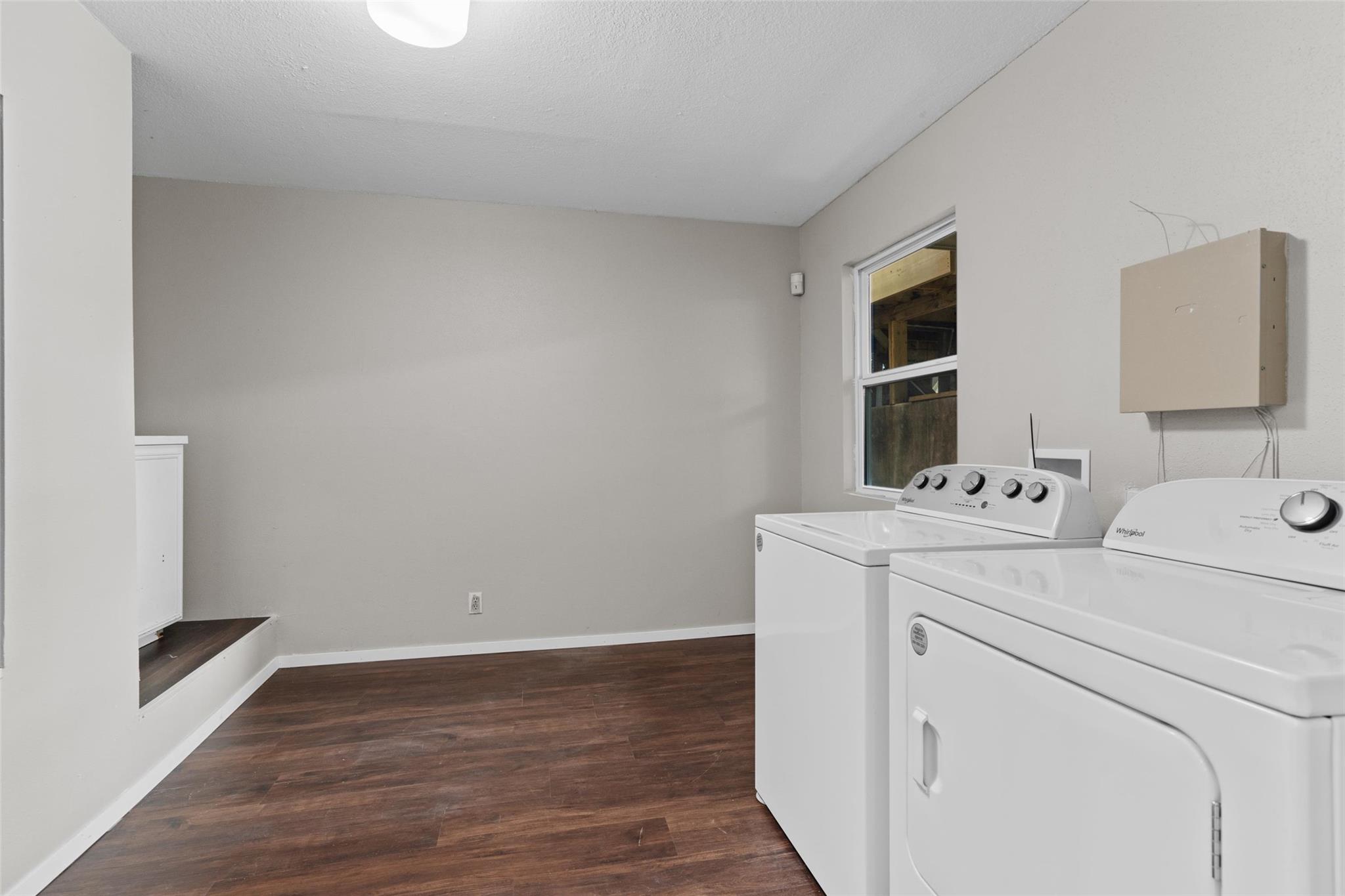 103 Comanche Pt, Point Venture, TX 78645