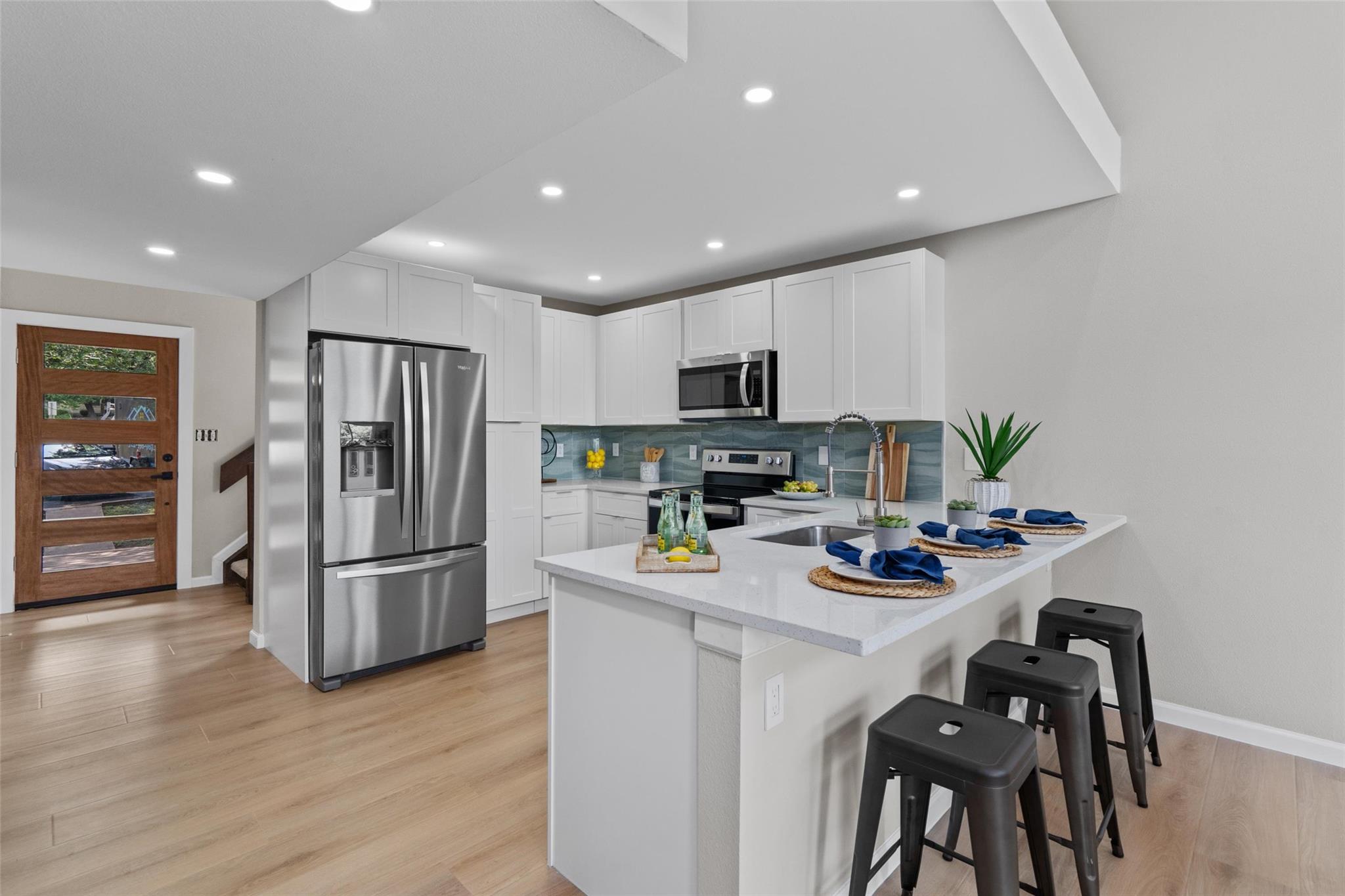 103 Comanche Pt, Point Venture, TX 78645