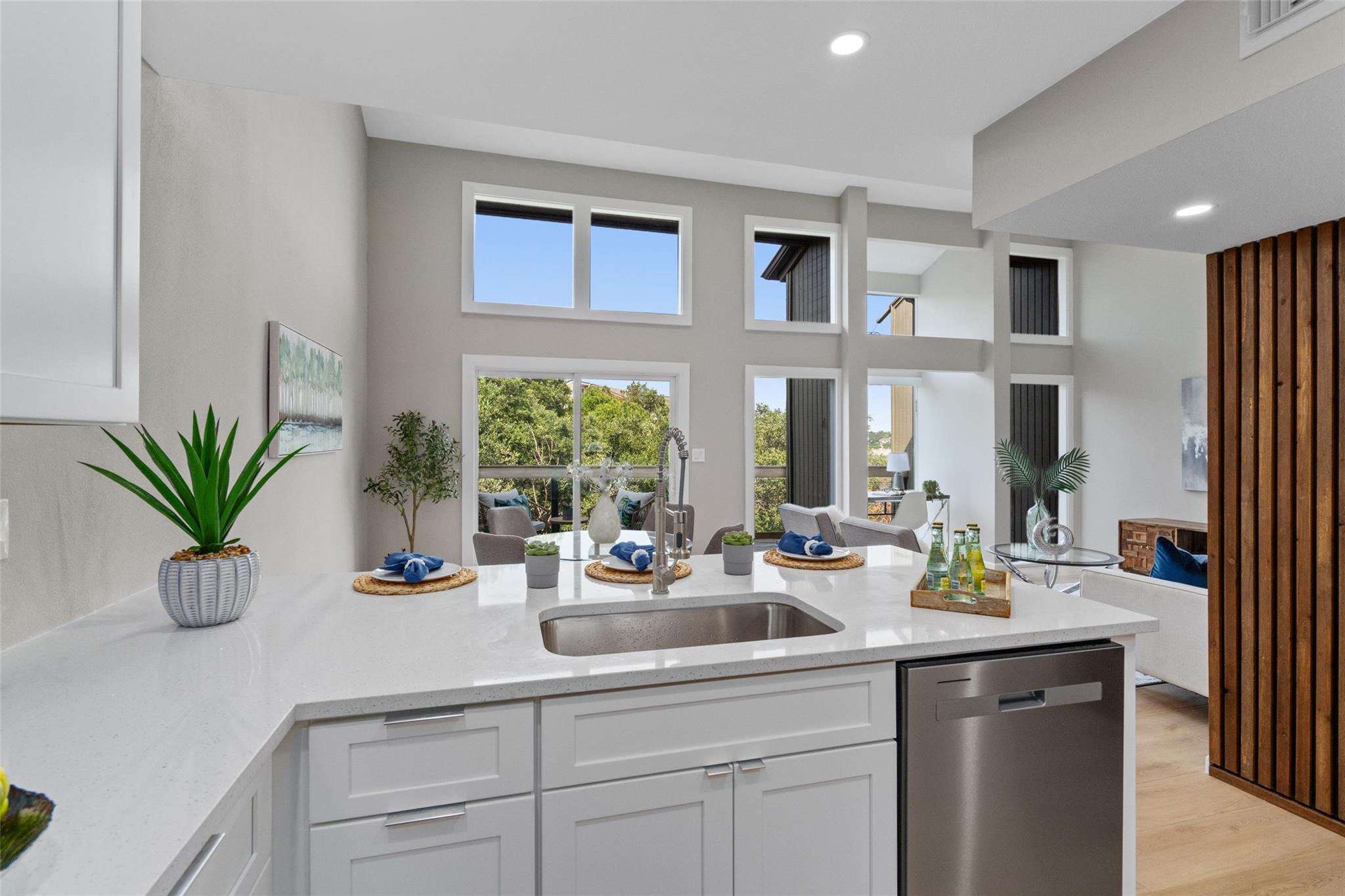 103 Comanche Pt, Point Venture, TX 78645