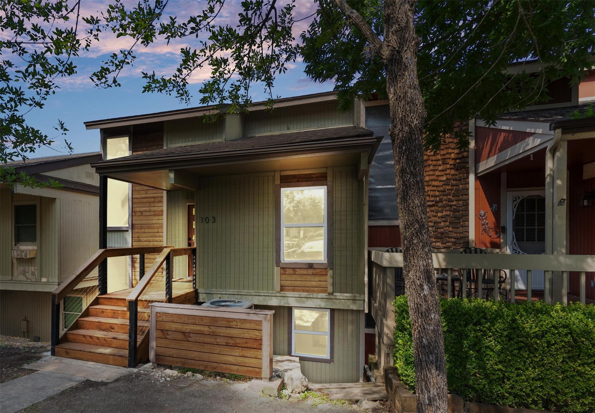 103 Comanche Pt, Point Venture, TX 78645