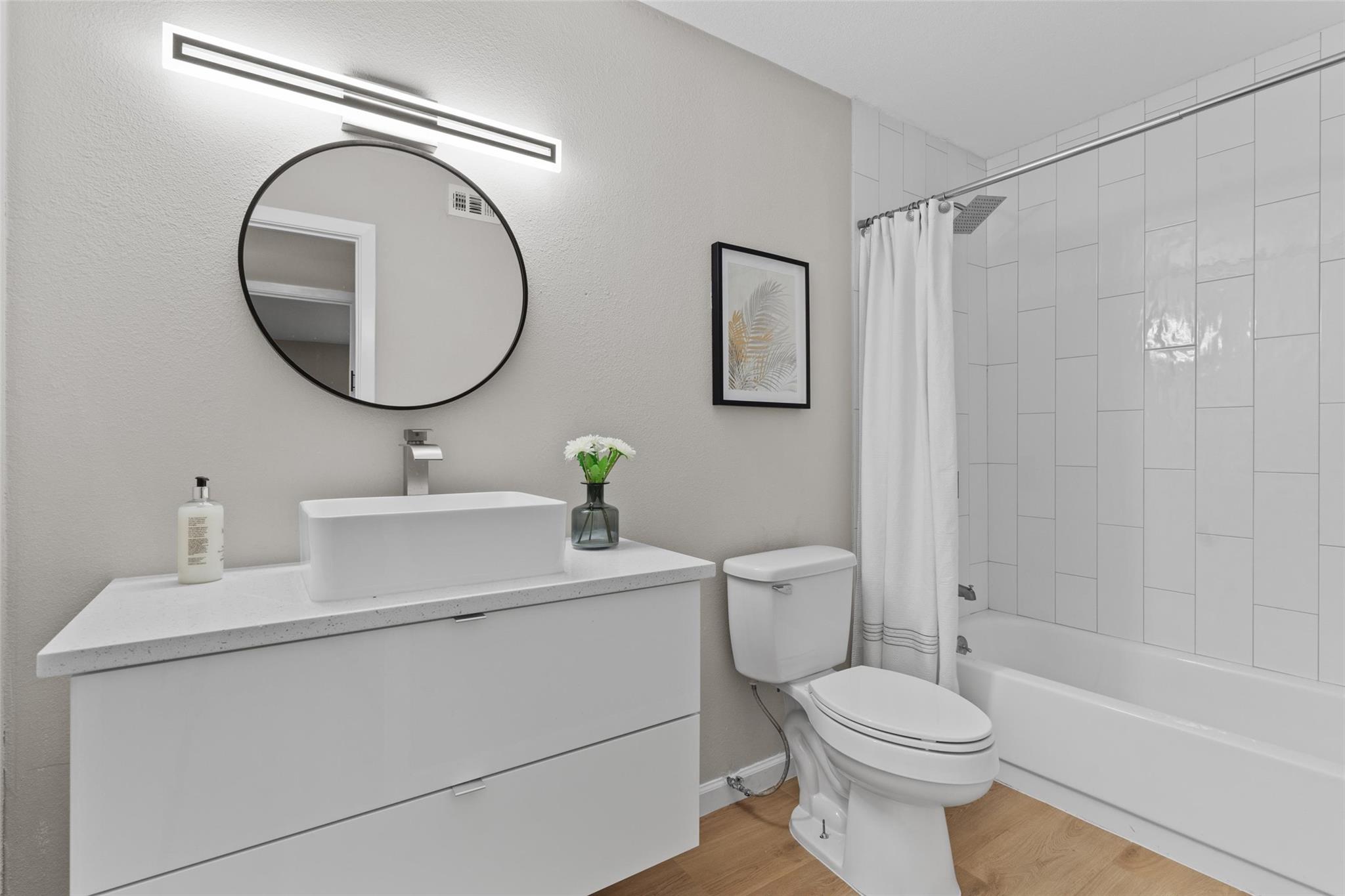 103 Comanche Pt, Point Venture, TX 78645