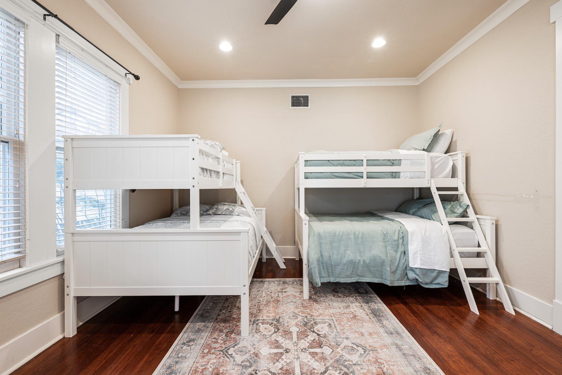 1211 Lexington St, Taylor, TX 76574