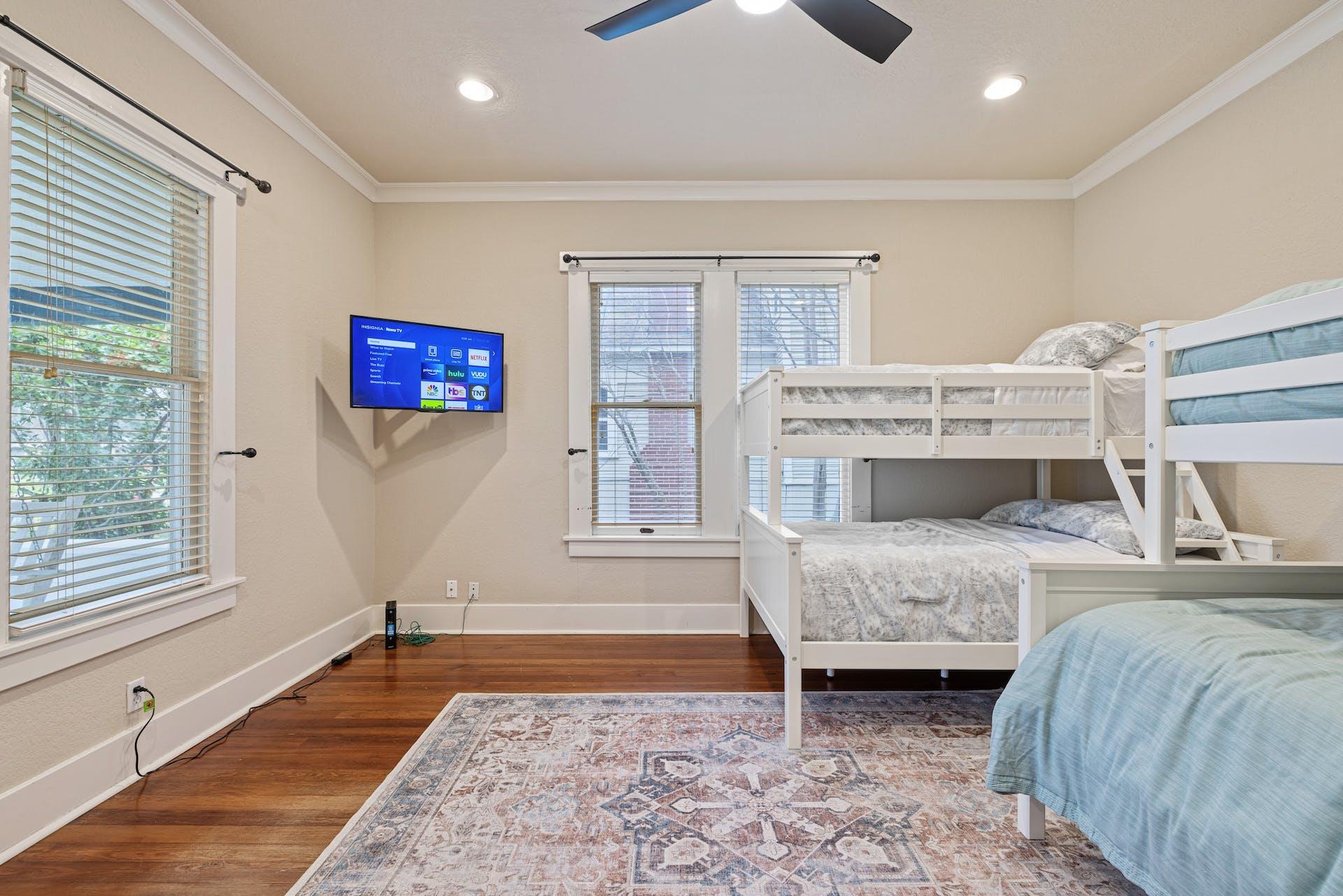 1211 Lexington St, Taylor, TX 76574