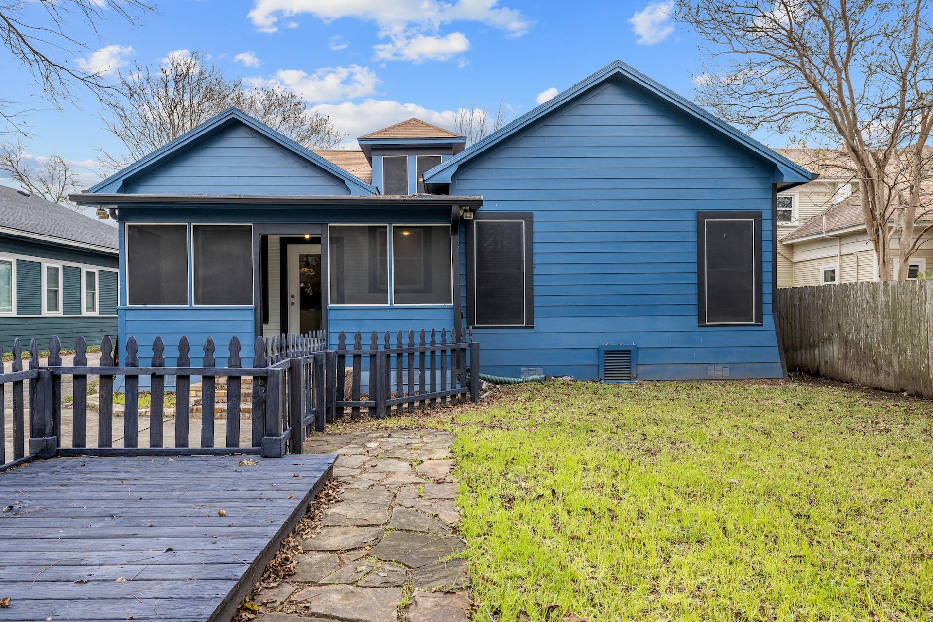 1211 Lexington St, Taylor, TX 76574