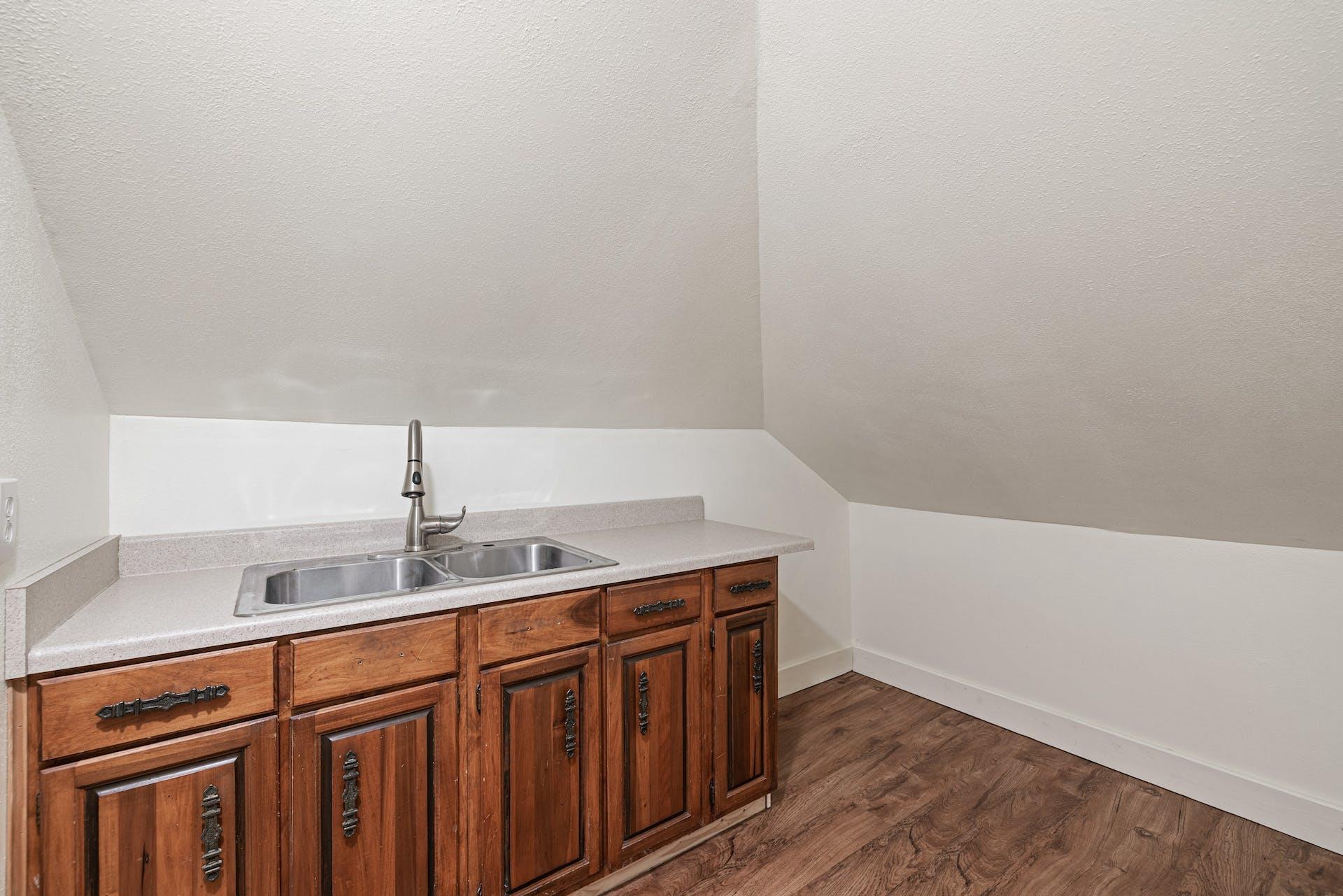 1211 Lexington St, Taylor, TX 76574