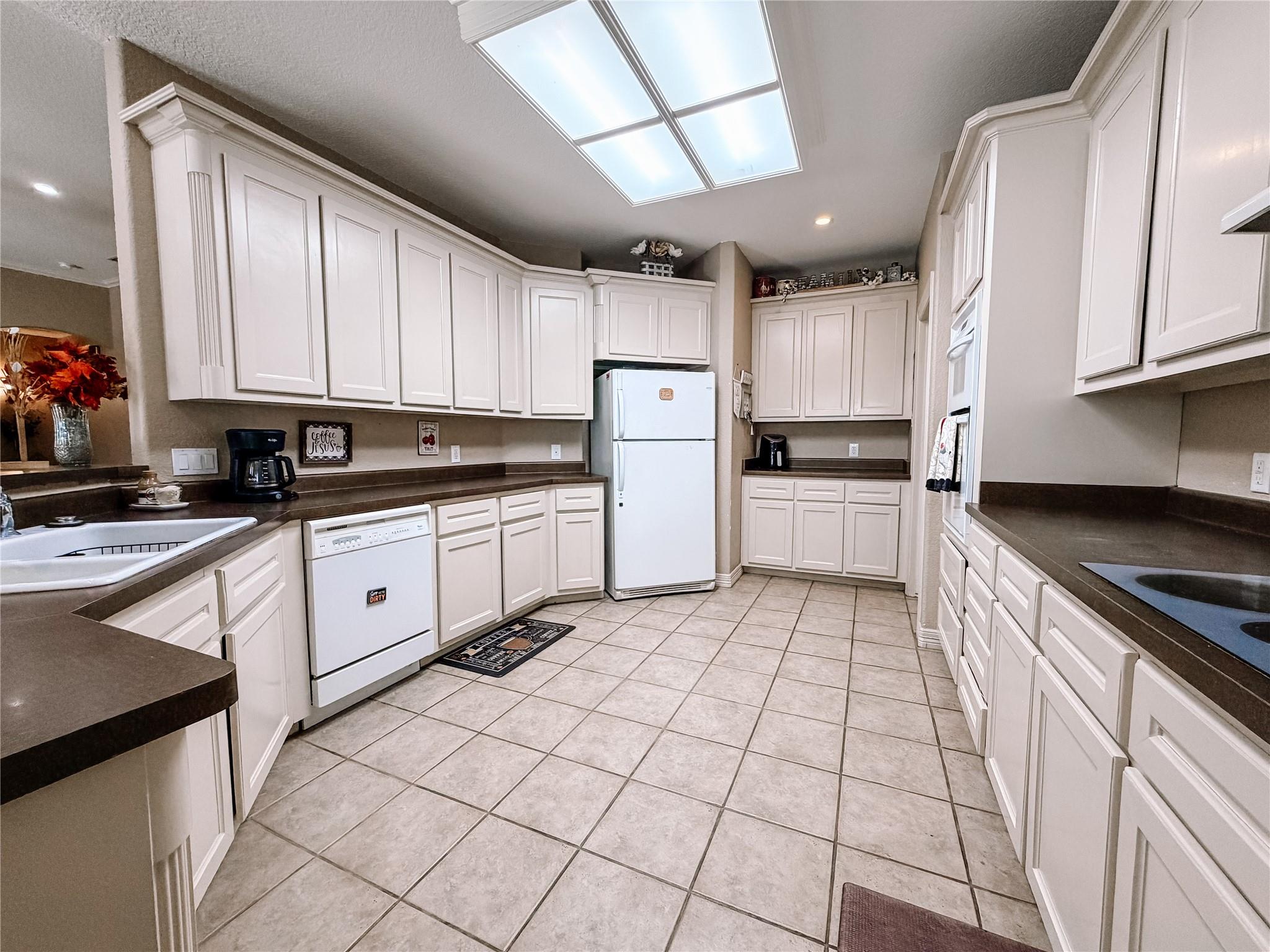 1027 Stagecoach Trl, San Marcos, TX 78666