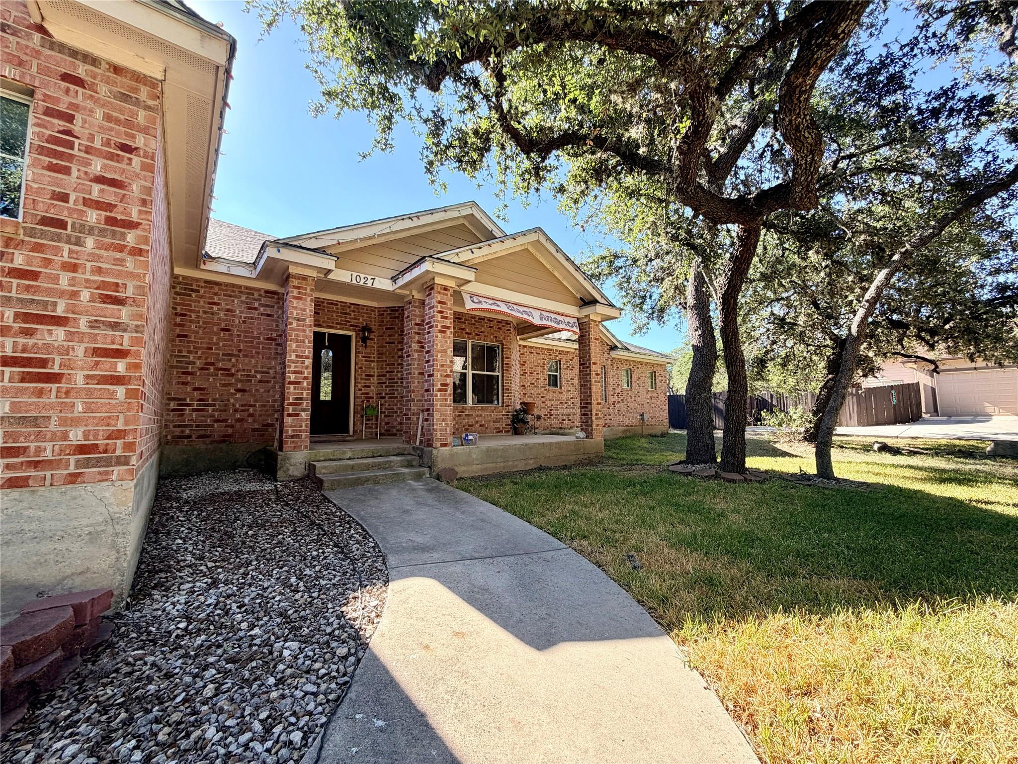 1027 Stagecoach Trl, San Marcos, TX 78666