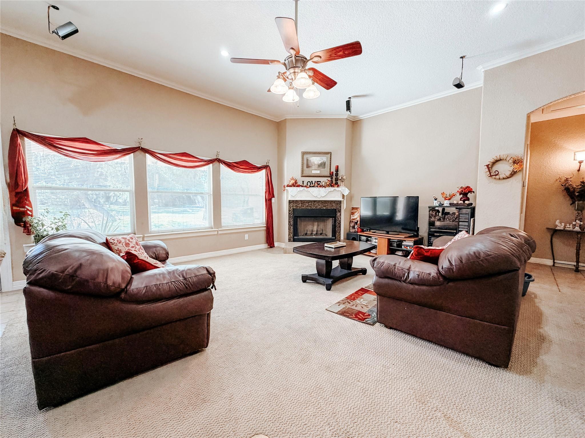 1027 Stagecoach Trl, San Marcos, TX 78666