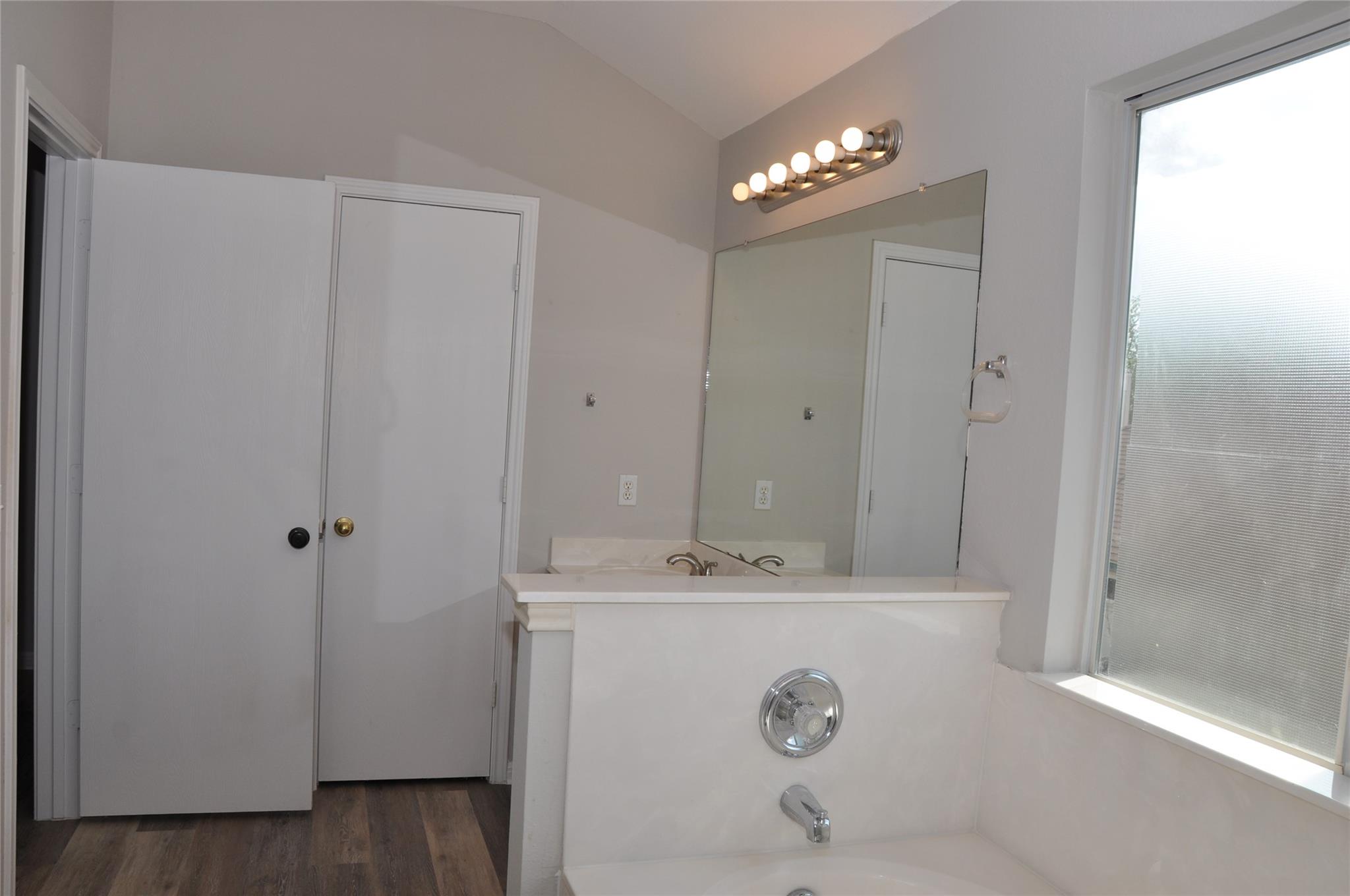 272 Spillway Dr, Kyle, TX 78640