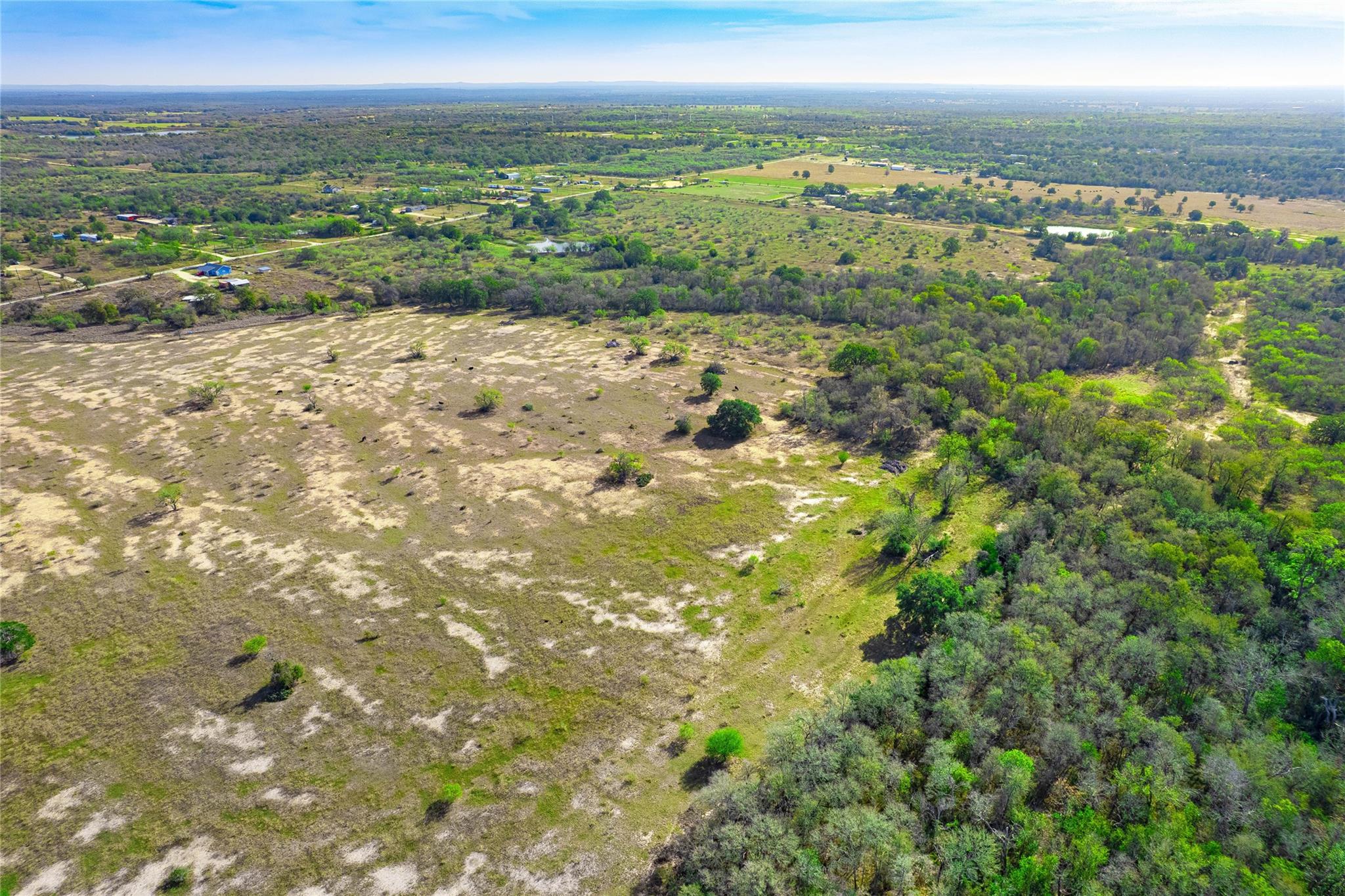 1180 Bugtussle Ln, Luling, TX 78648