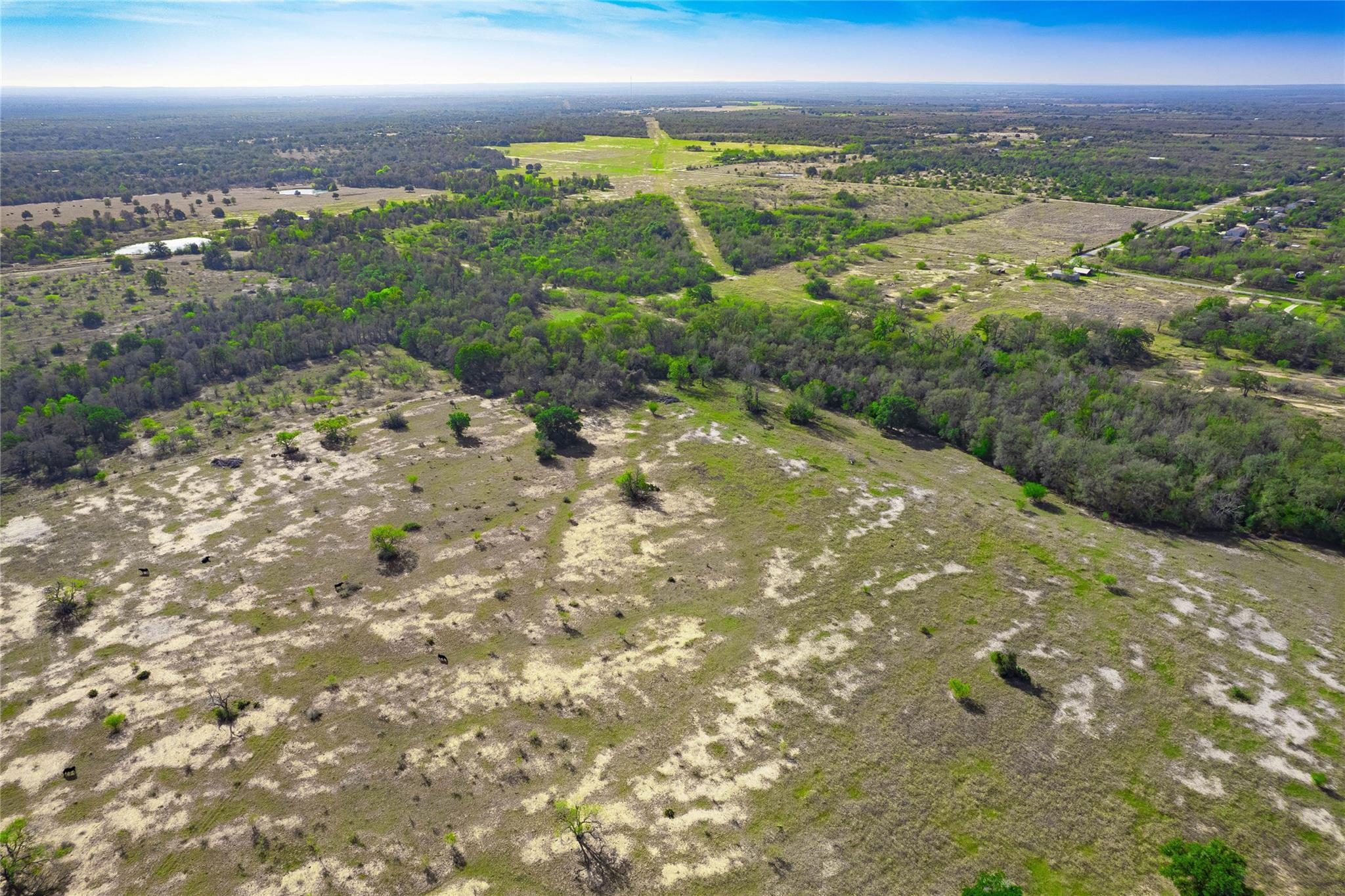 1180 Bugtussle Ln, Luling, TX 78648