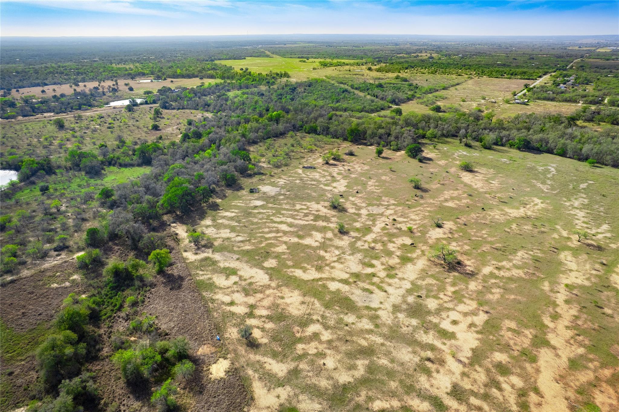 1180 Bugtussle Ln, Luling, TX 78648