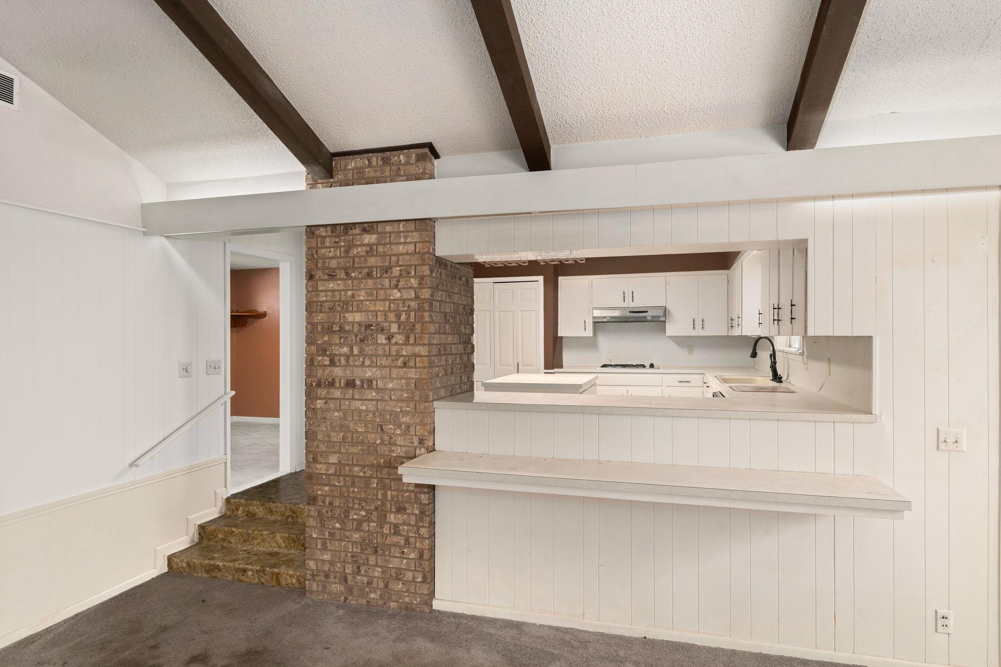 202 Kallus St, Schulenburg, TX 78956