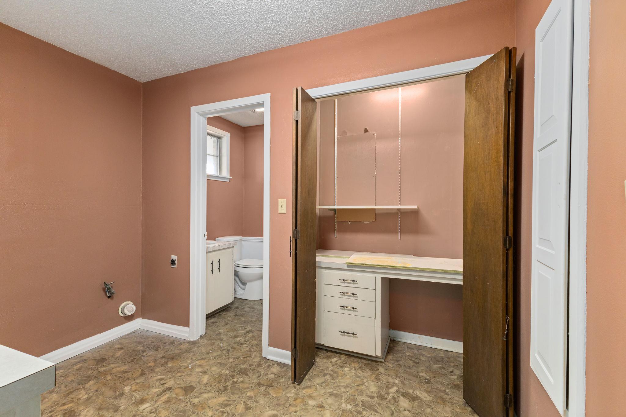 202 Kallus St, Schulenburg, TX 78956