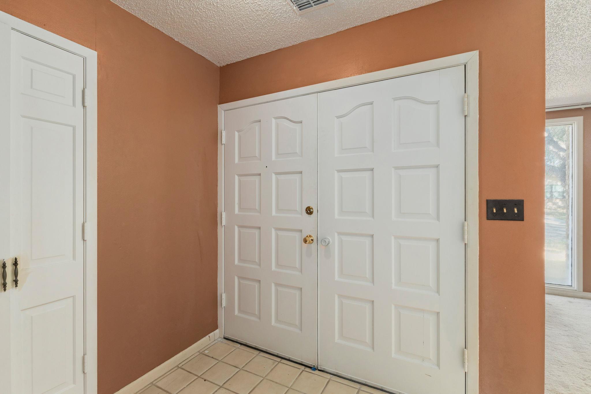 202 Kallus St, Schulenburg, TX 78956