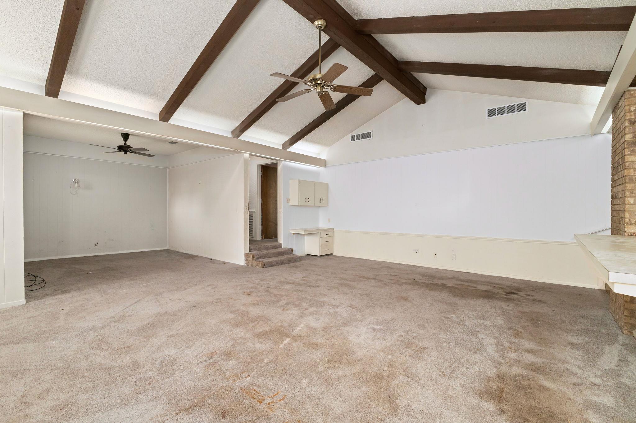 202 Kallus St, Schulenburg, TX 78956