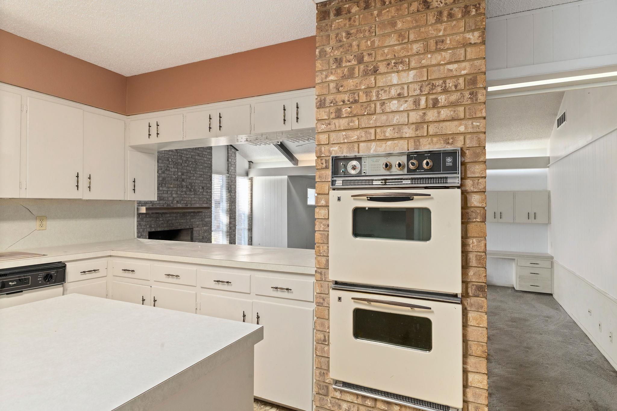 202 Kallus St, Schulenburg, TX 78956