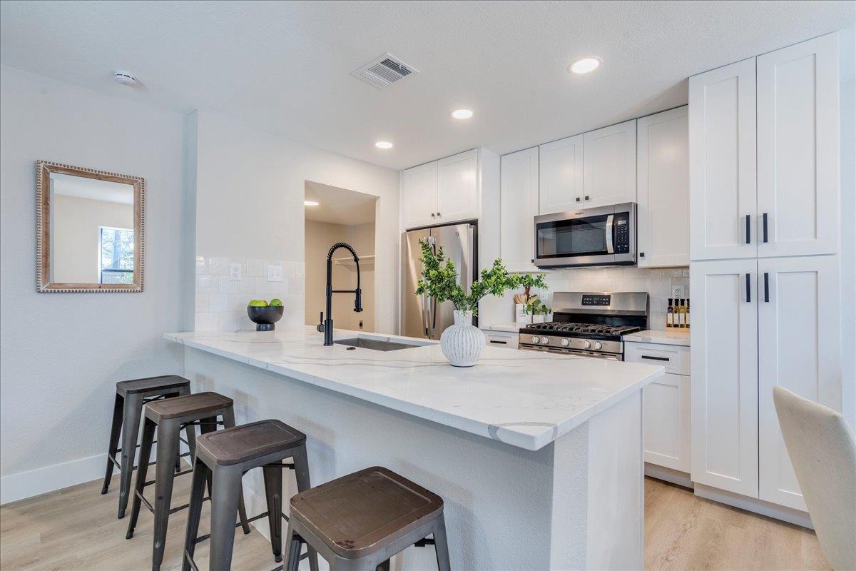 11301 JOLLYVILLE Rd # F2, Austin, TX 78759