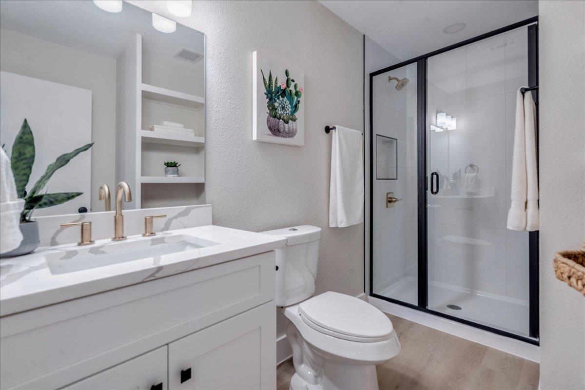 11301 JOLLYVILLE Rd # F2, Austin, TX 78759