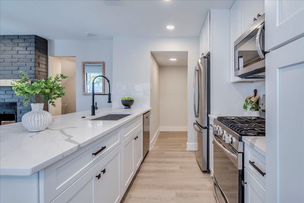 11301 JOLLYVILLE Rd # F2, Austin, TX 78759